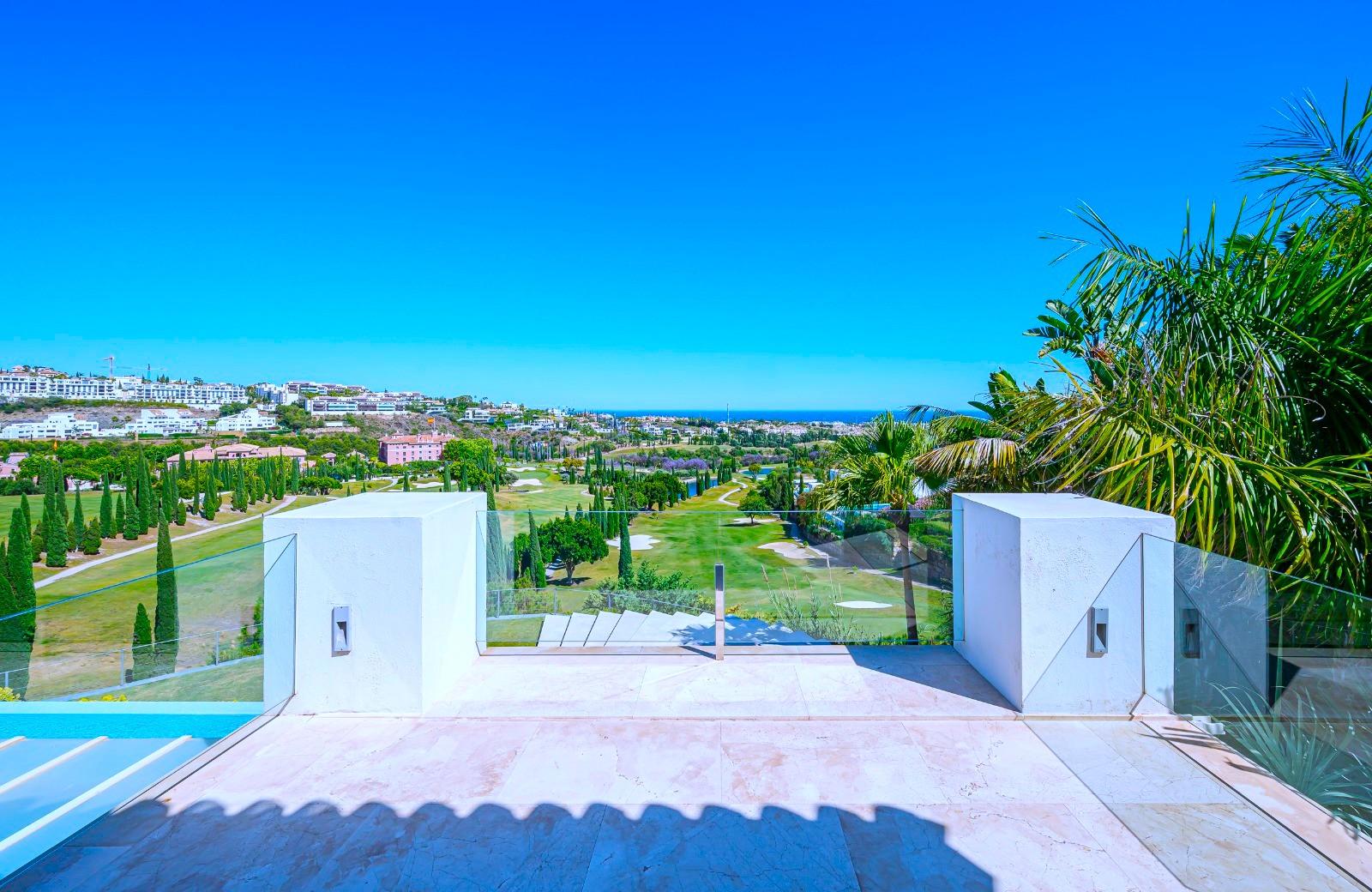 Villa for sale in Los Flamingos Golf, Benahavis