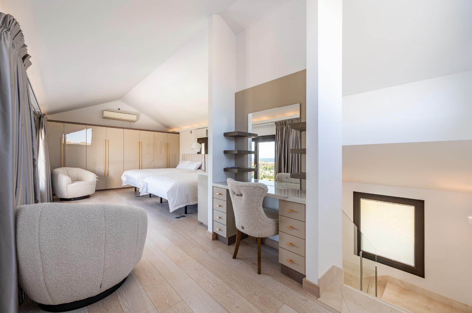 Villa for sale in Los Flamingos Golf, Benahavis