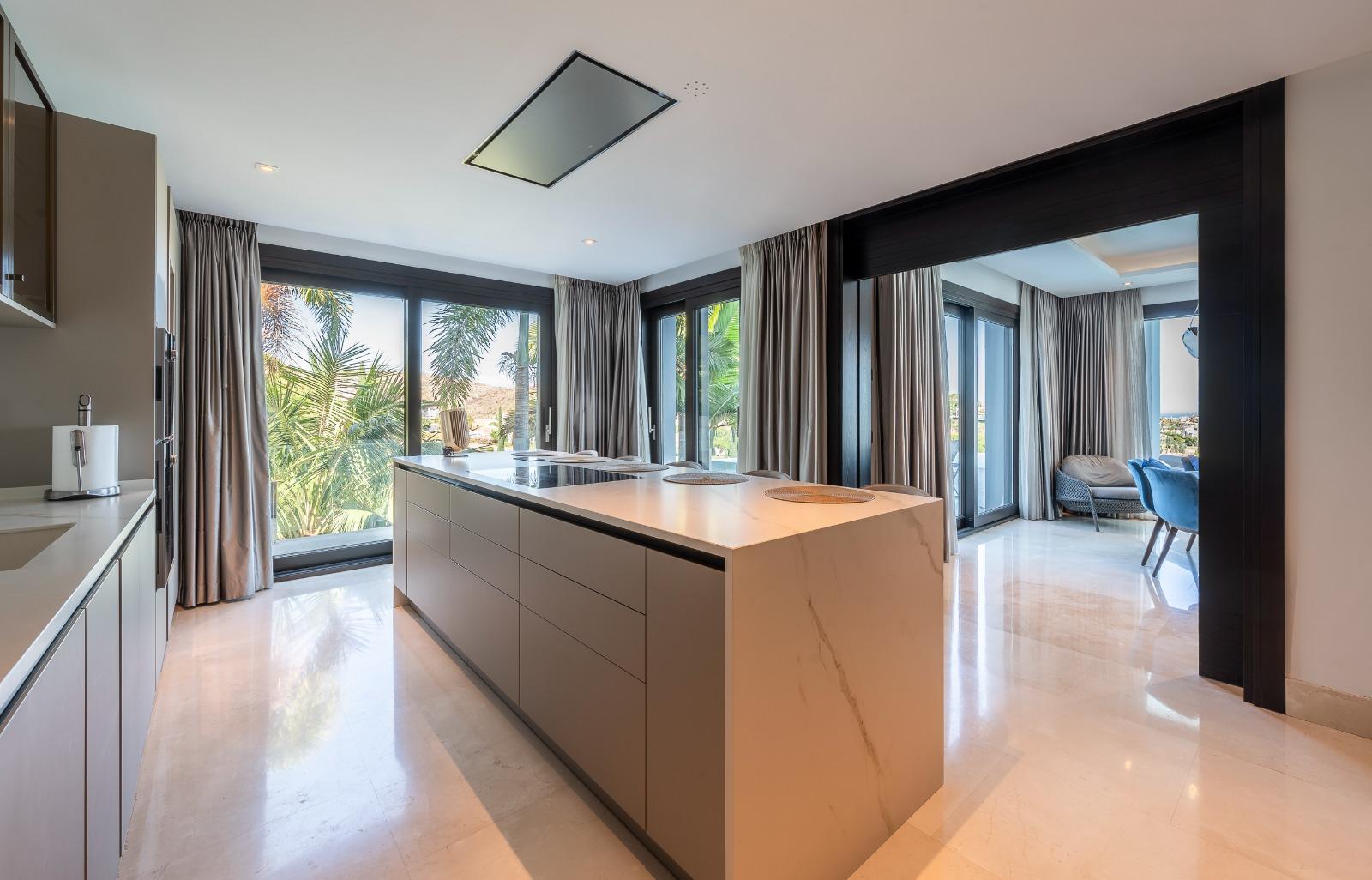 Villa for sale in Los Flamingos Golf, Benahavis