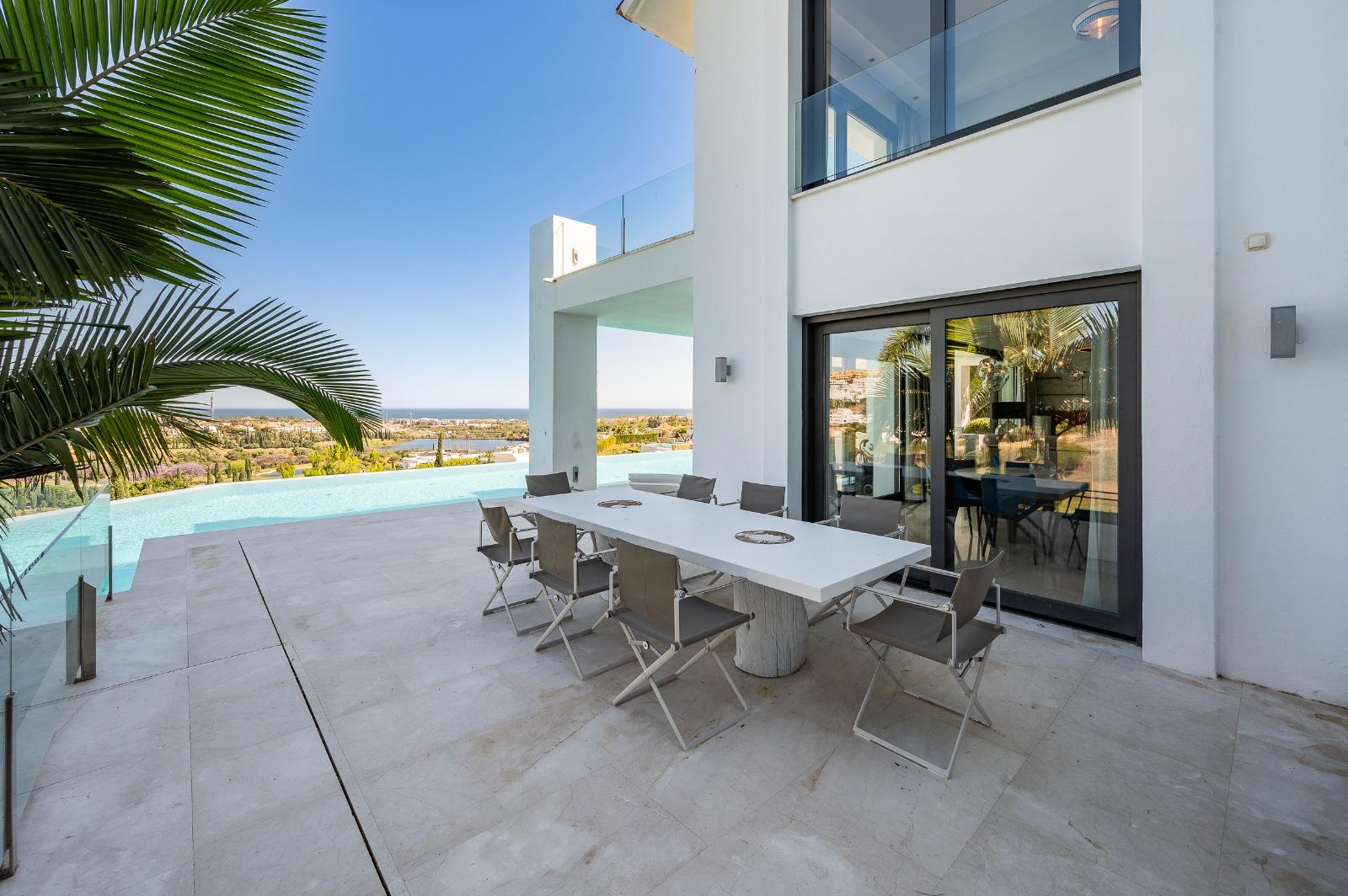 Villa for sale in Los Flamingos Golf, Benahavis