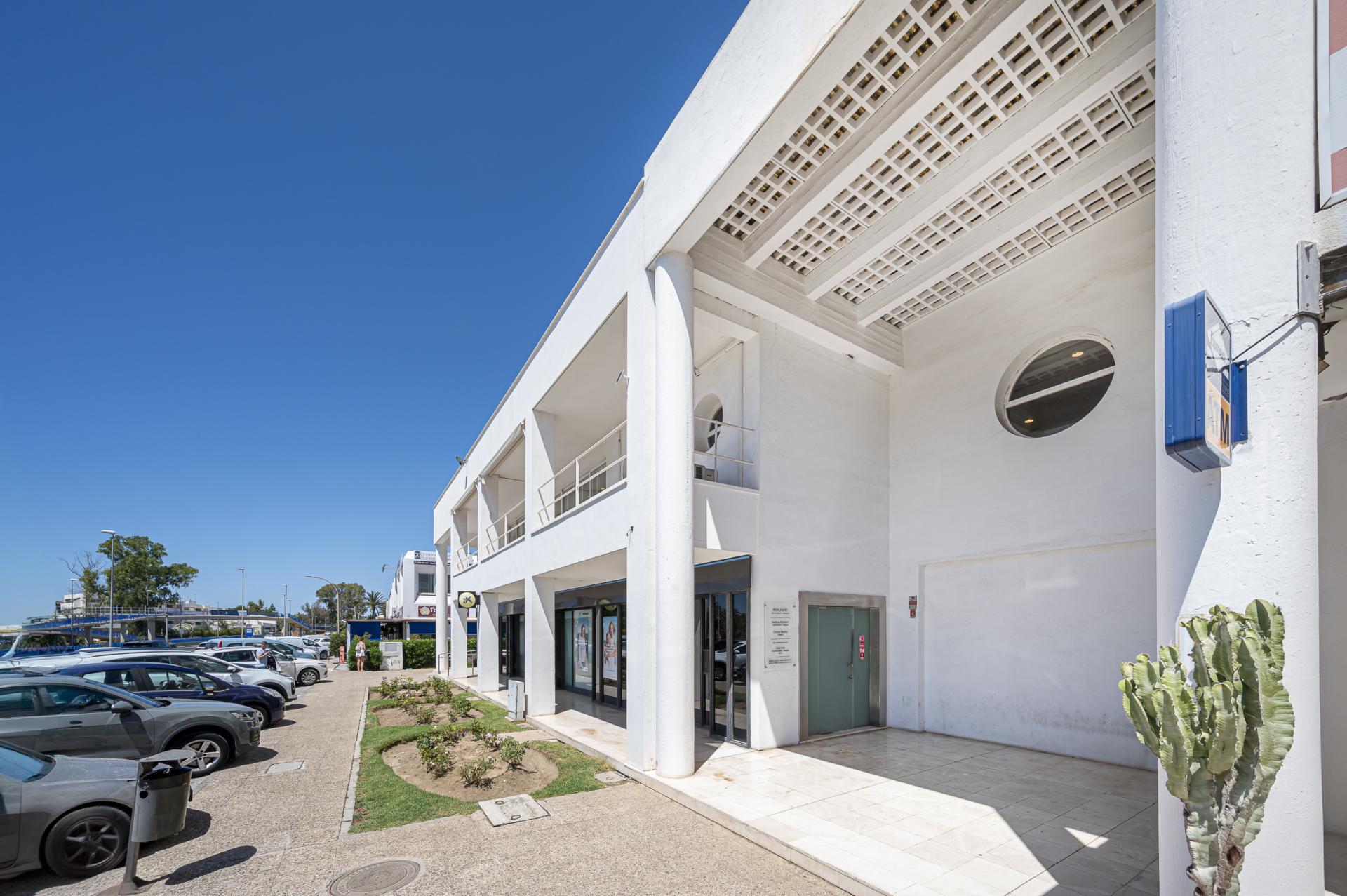 Prime 414m² Commercial Space for Sale in Centro Comercial Guadalmina – Ideal for Co-Working