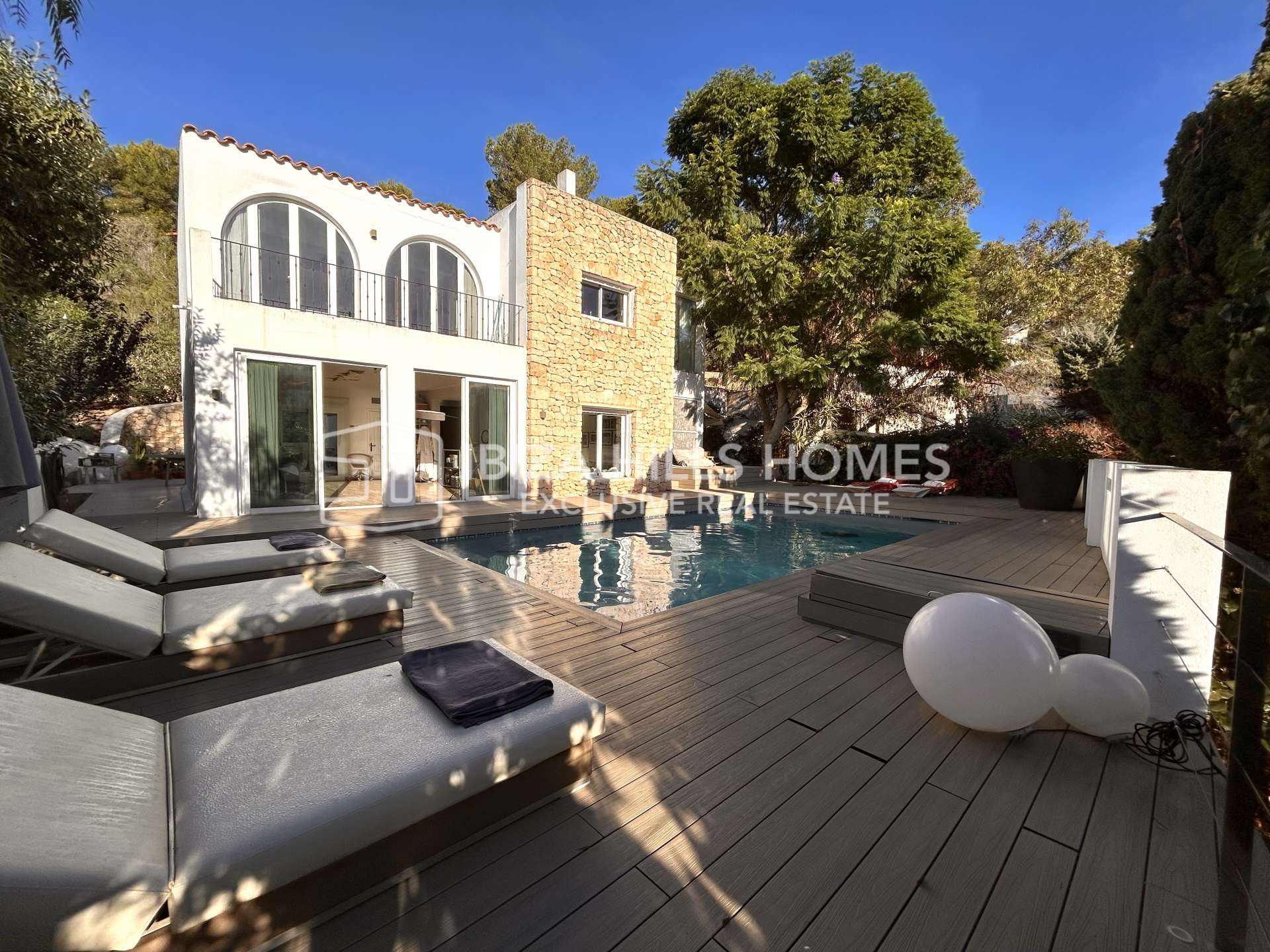 Stylish Villa in Can Furnet with 4 Bedrooms and Panoramic Views of Dalt Vila
