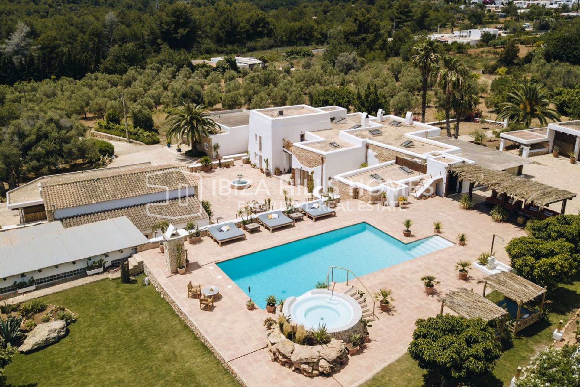 Can Nora : Un Oasis de Luxe au Cœur d'Ibiza