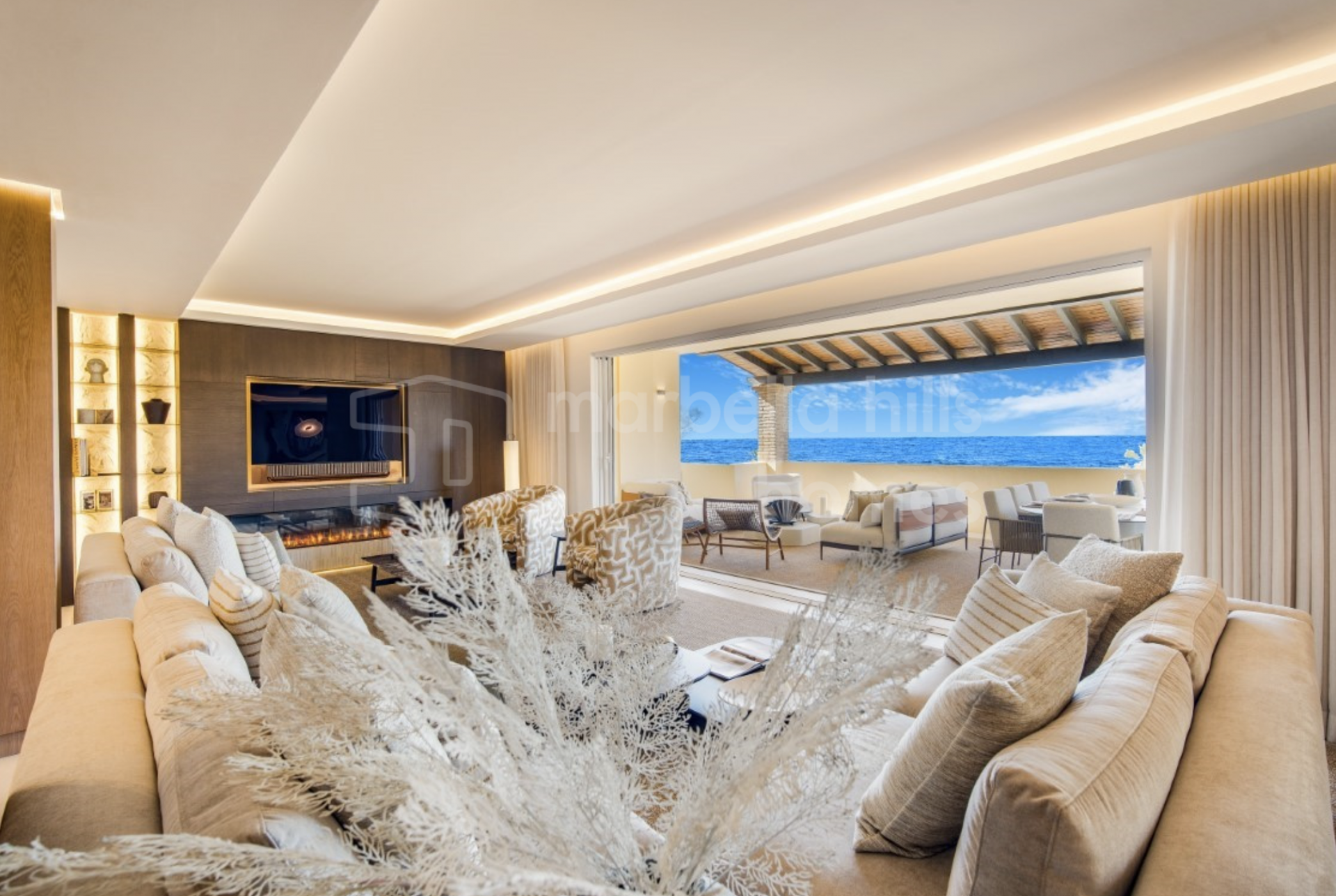 Luxuriöses Küstenleben vom Feinsten, atemberaubendes 4-Schlafzimmer-Penthouse direkt am Strand mit Meerblick in Rio Real Playa, Marbella Ost
