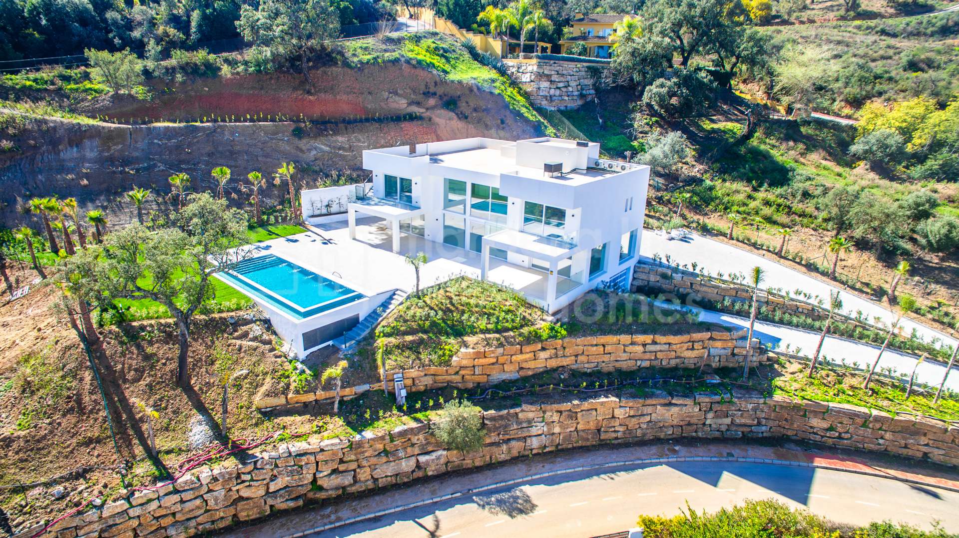 Delightful 4 bedroom Villa with sea and mountain views under construction in La Mairena - Ojen