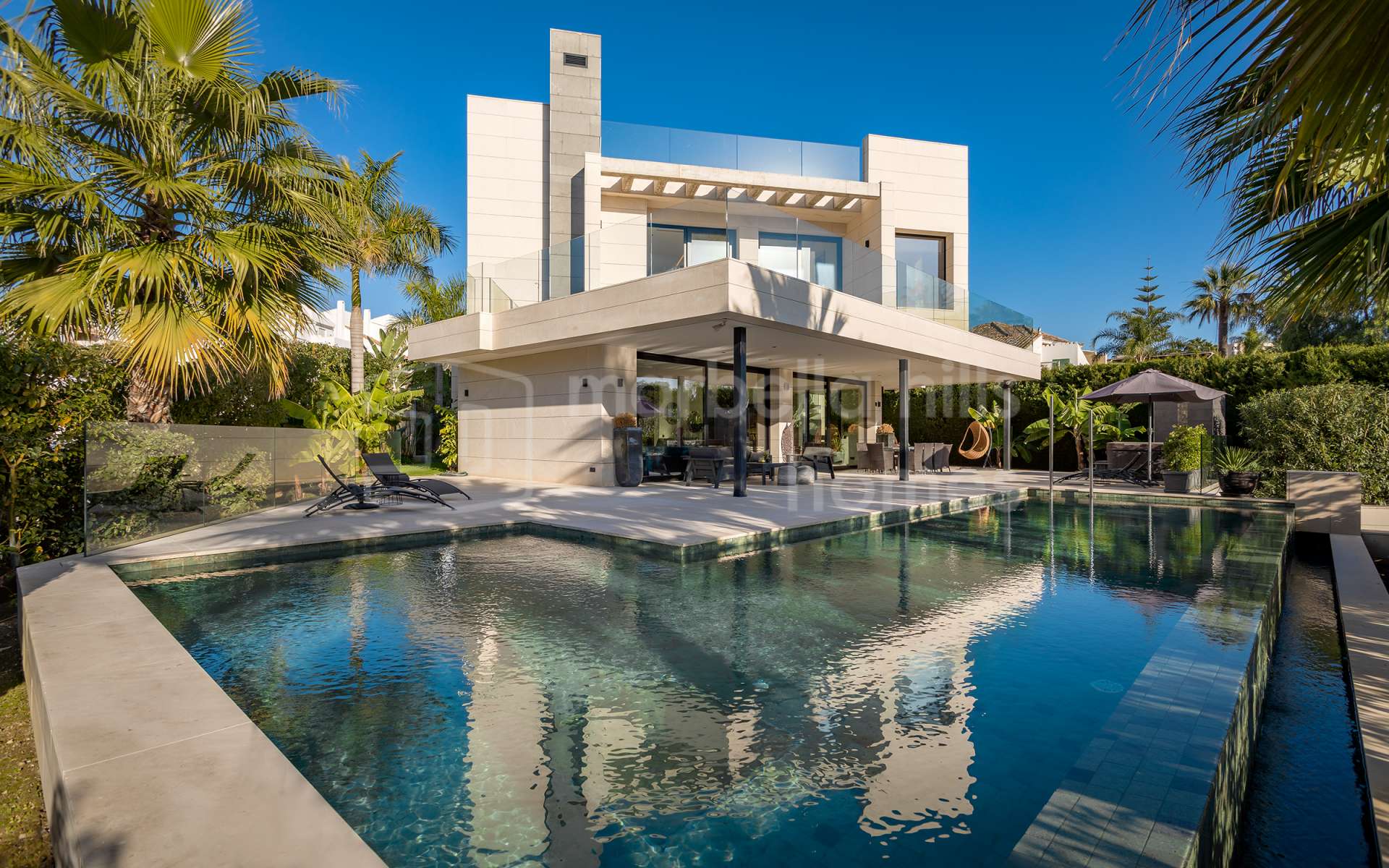 Superbe villa neuve de 7 chambres avec vue sur la montagne à Parcelas del Golf - Nueva Andaluc