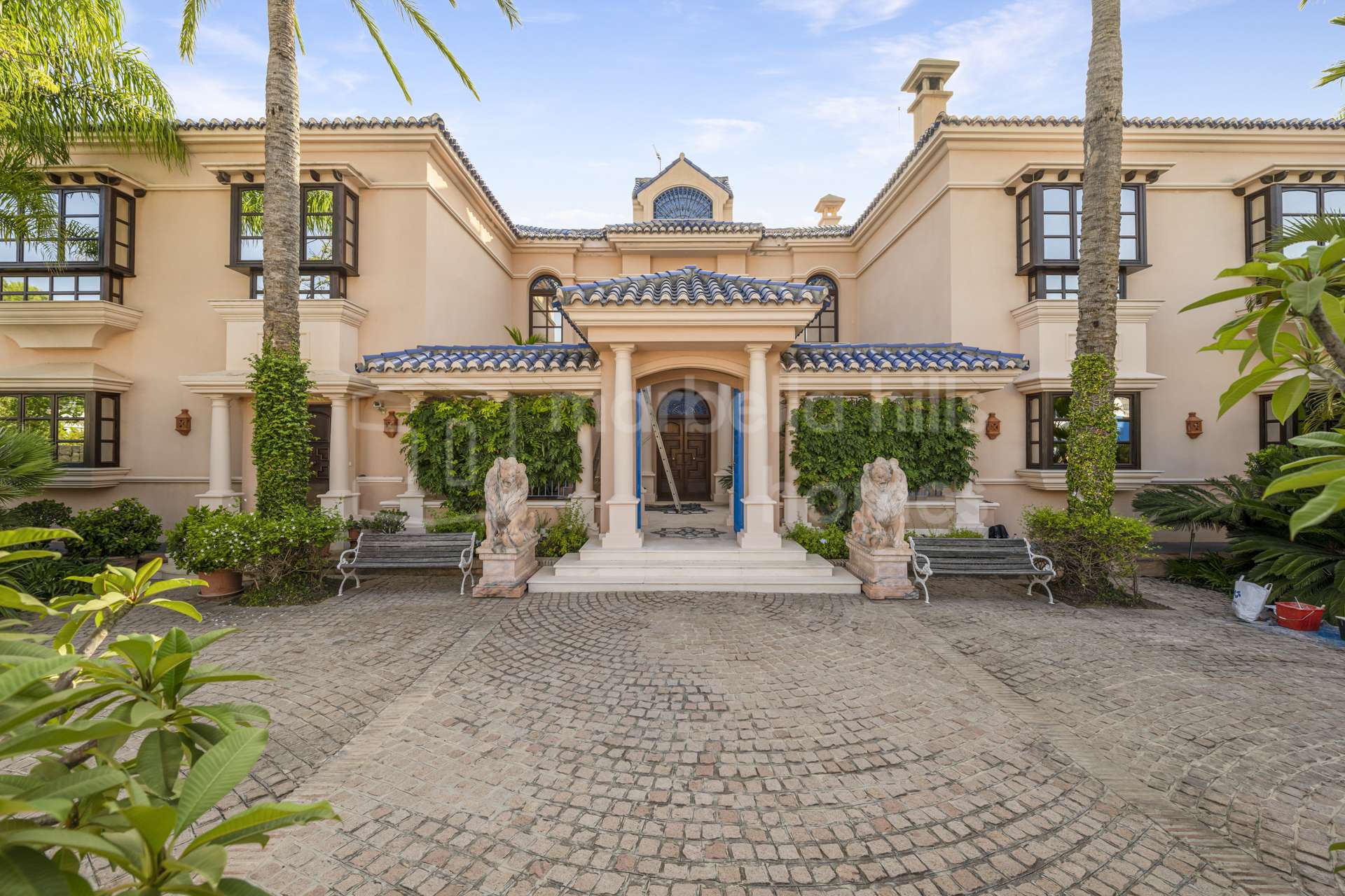 Imposant manoir classique de 6 chambres avec court de tennis privé à Nueva Andalucia