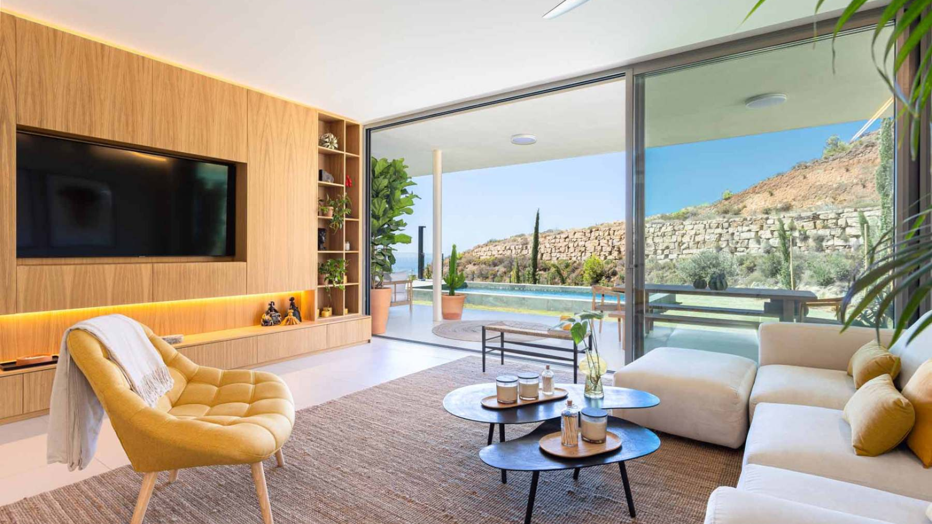 Un oasis de calma: bajo con jardín y piscina privada en El Higuerón