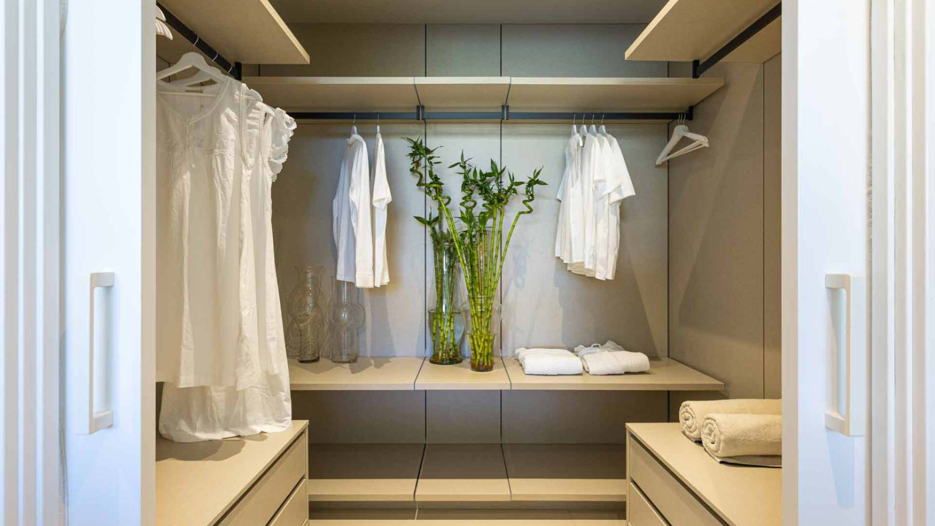 Un oasis de calma: bajo con jardín y piscina privada en El Higuerón