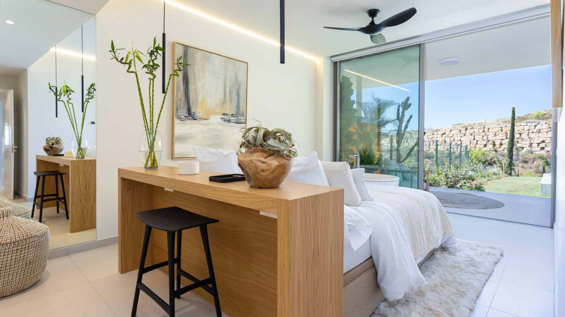 Un oasis de calma: bajo con jardín y piscina privada en El Higuerón