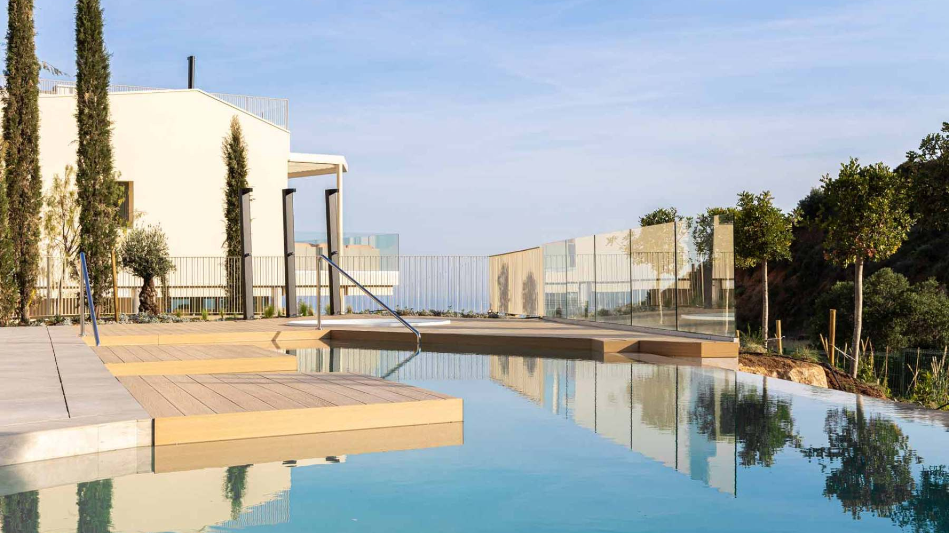 Un oasis de calma: bajo con jardín y piscina privada en El Higuerón