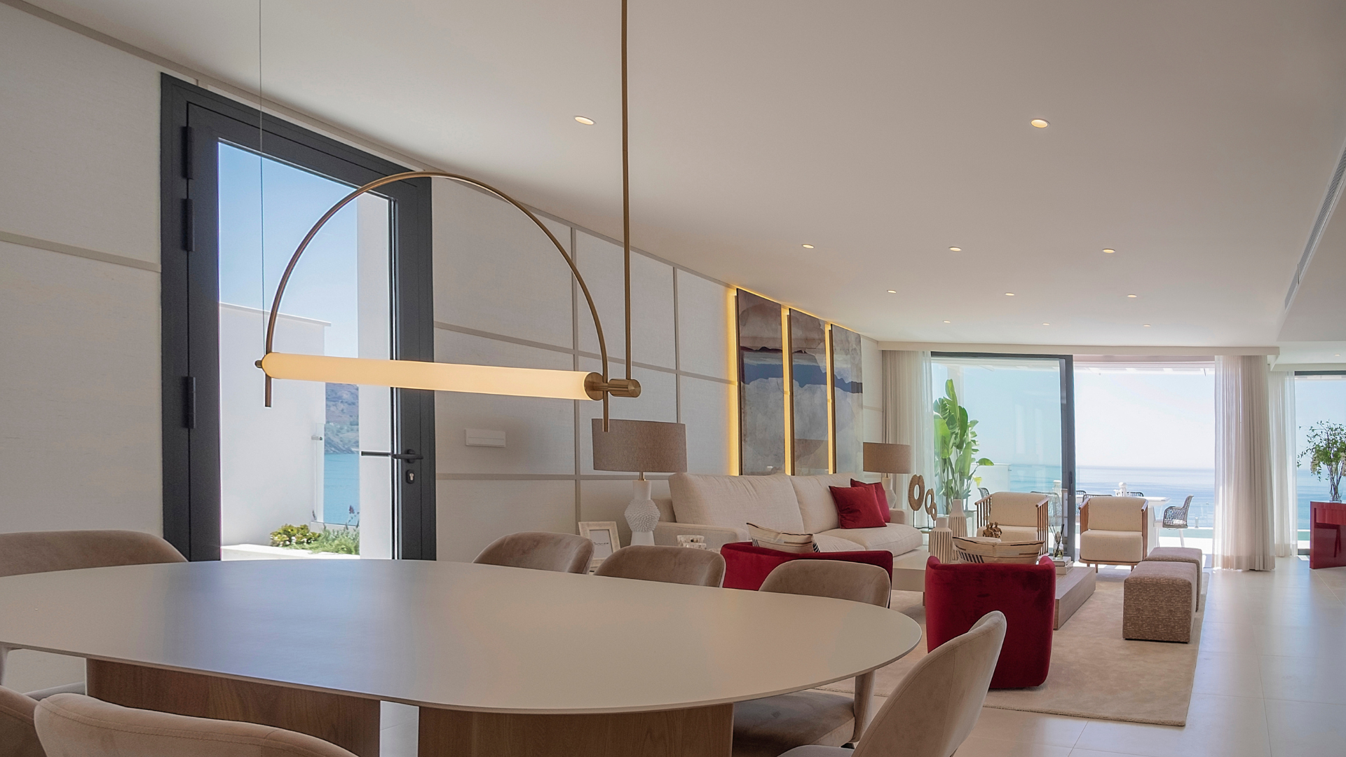 Impressive sky villa with views of the cliffs