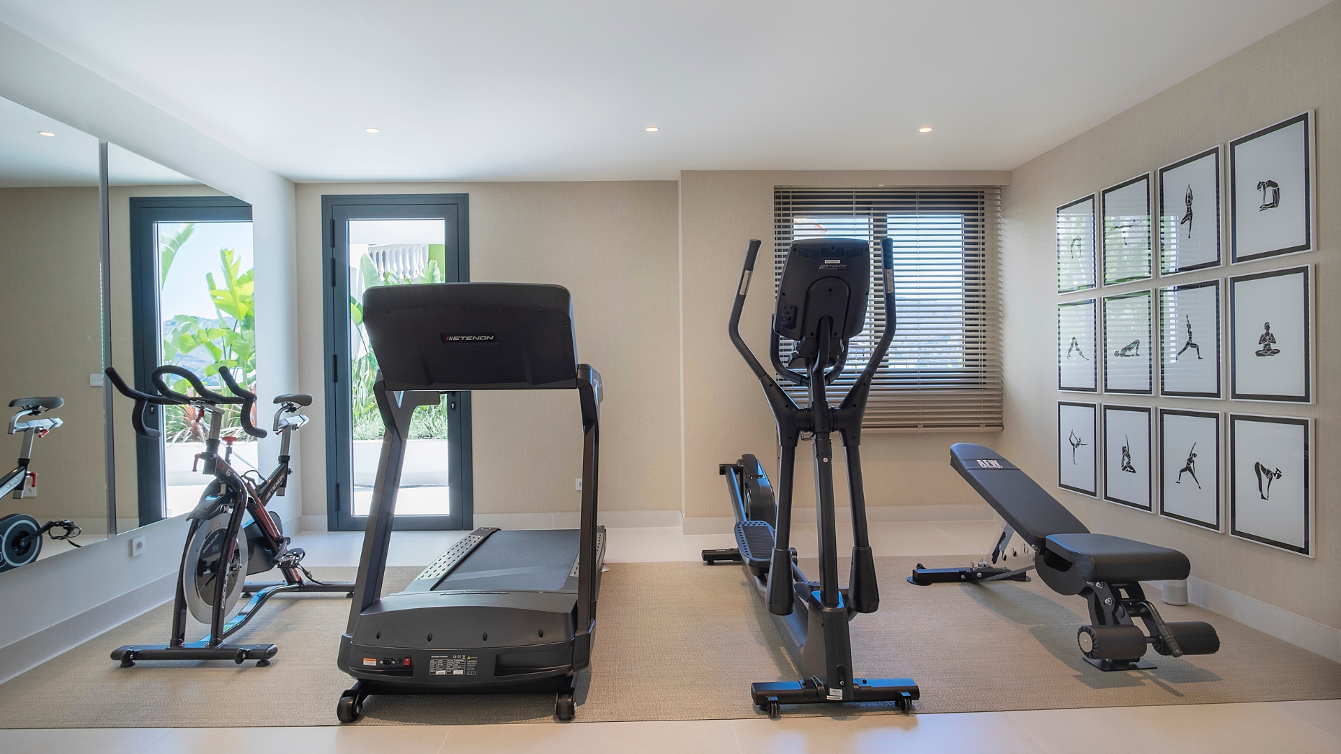 Impressive sky villa with views of the cliffs