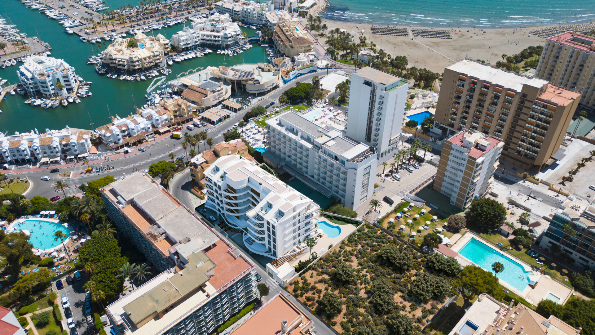 Modern penthouse with front sea views next to Puerto Marina, Benalmadena, Málaga