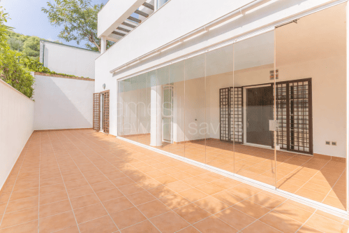 Apartamento de tres dormitorios con gran terraza en La Alcaidesa