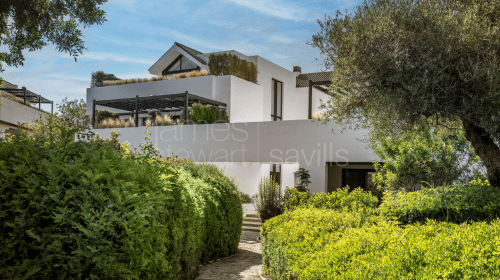 Four storey villa in Hacienda de Valderrama, beautifully renovated and equipped to the highest standard.