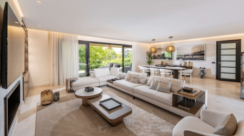 Four storey villa in Hacienda de Valderrama, beautifully renovated and equipped to the highest standard.