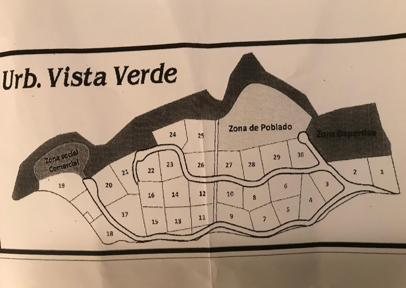 Hand-drawn map of "Urb. Vista Verde" showing numbered plots, commercial, population, and sports zones.