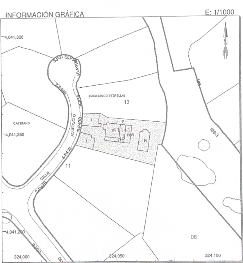 Topographical map of a property labeled 'Casa Cinco Estrellas' with surrounding roads and plots.