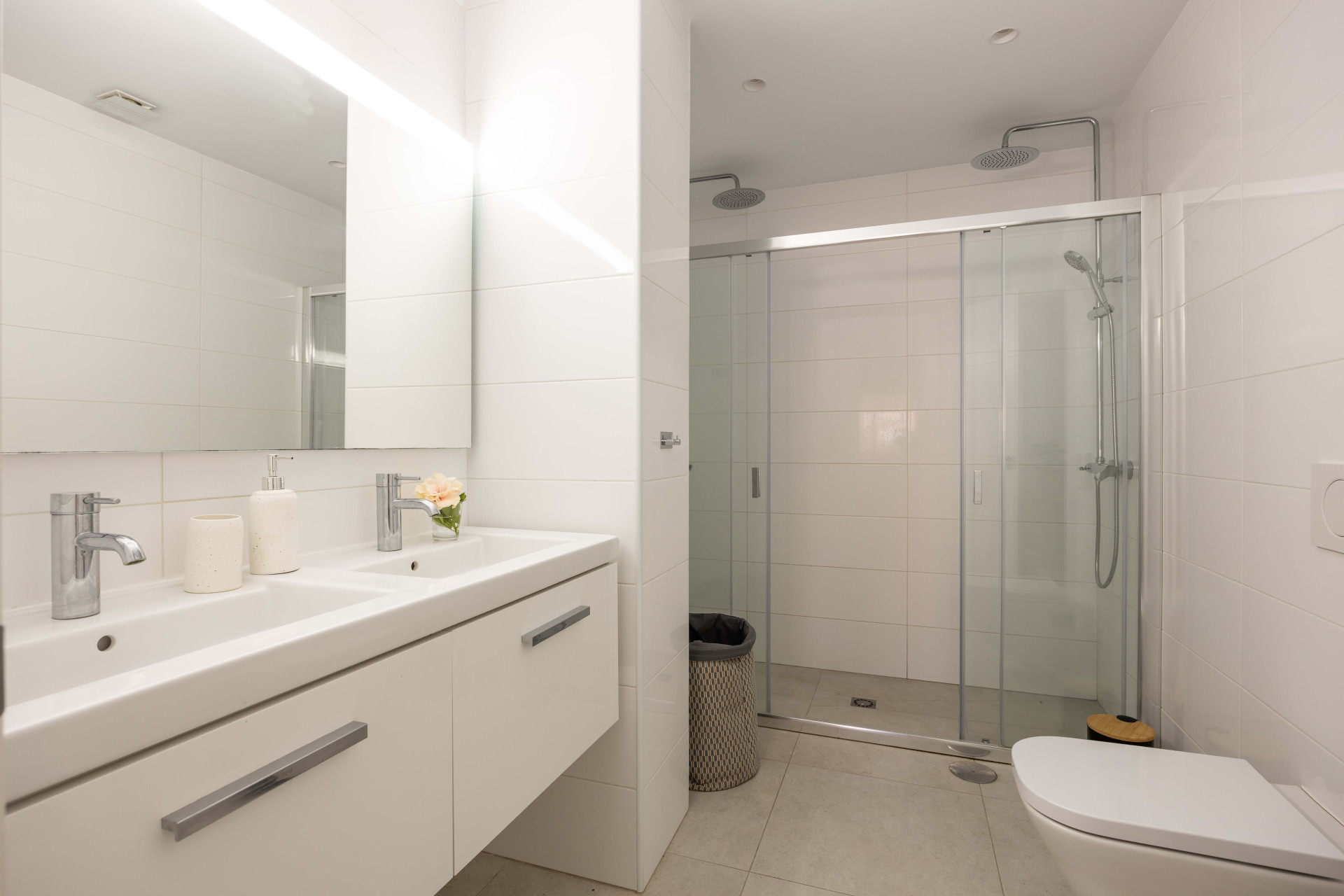 Luxury 3-bedroom apartment in Nueva Andalucía, close to the beach with sea views