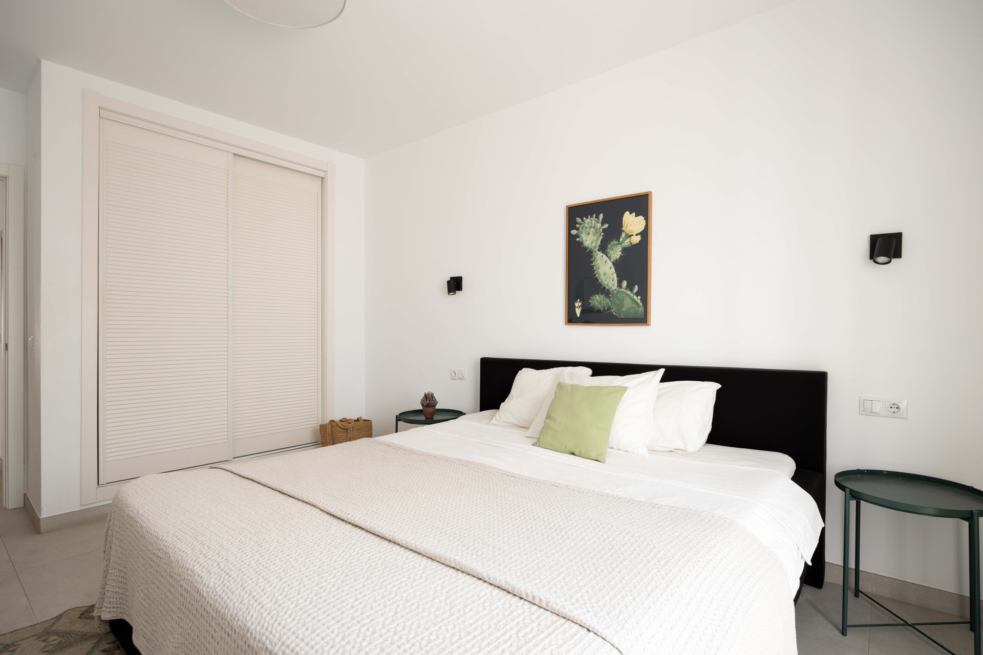 Luxury 3-bedroom apartment in Nueva Andalucía, close to the beach with sea views
