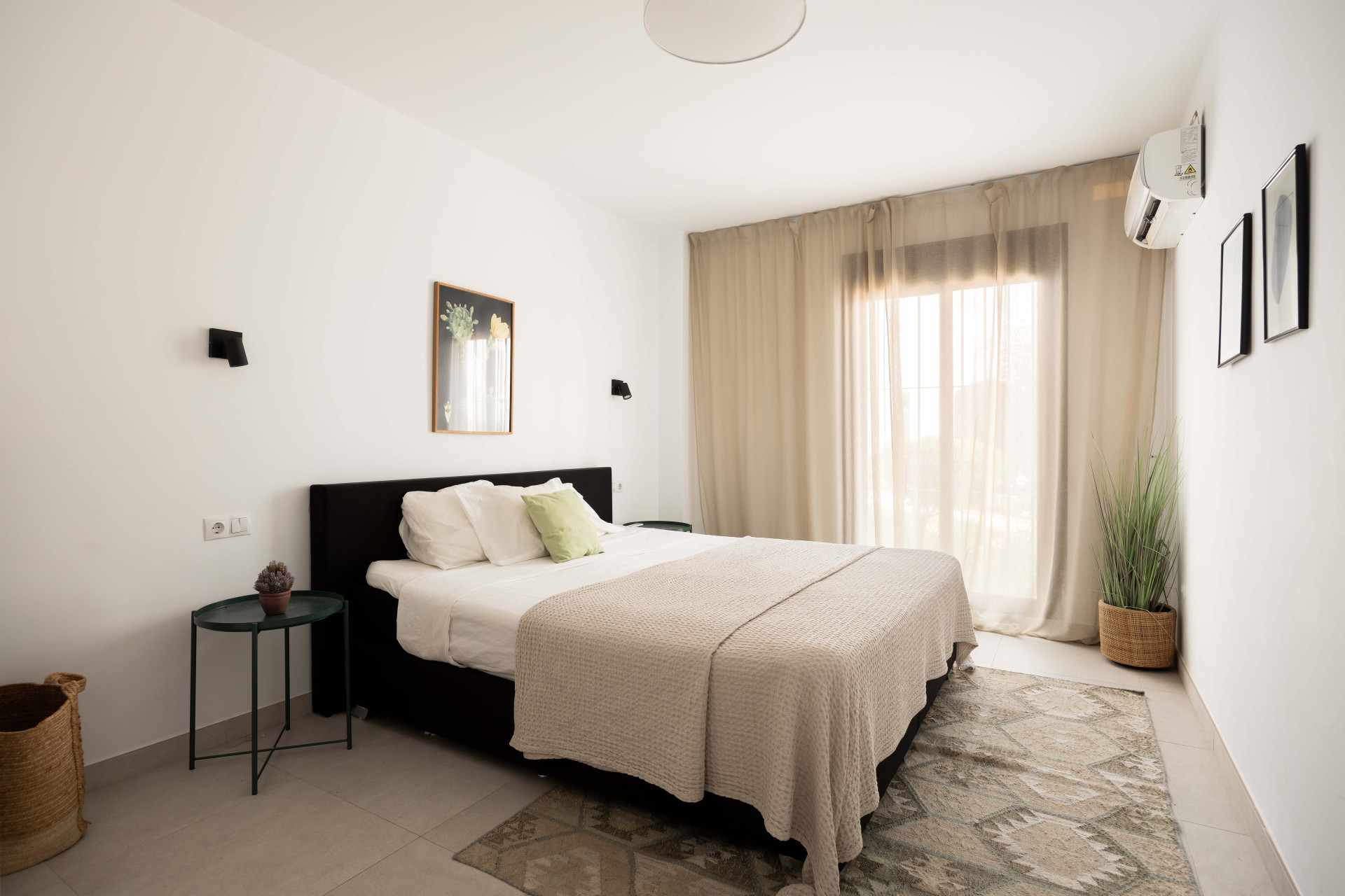 Luxury 3-bedroom apartment in Nueva Andalucía, close to the beach with sea views
