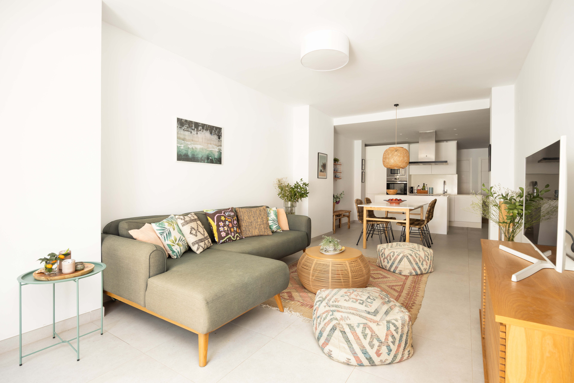 Luxury 3-bedroom apartment in Nueva Andalucía, close to the beach with sea views