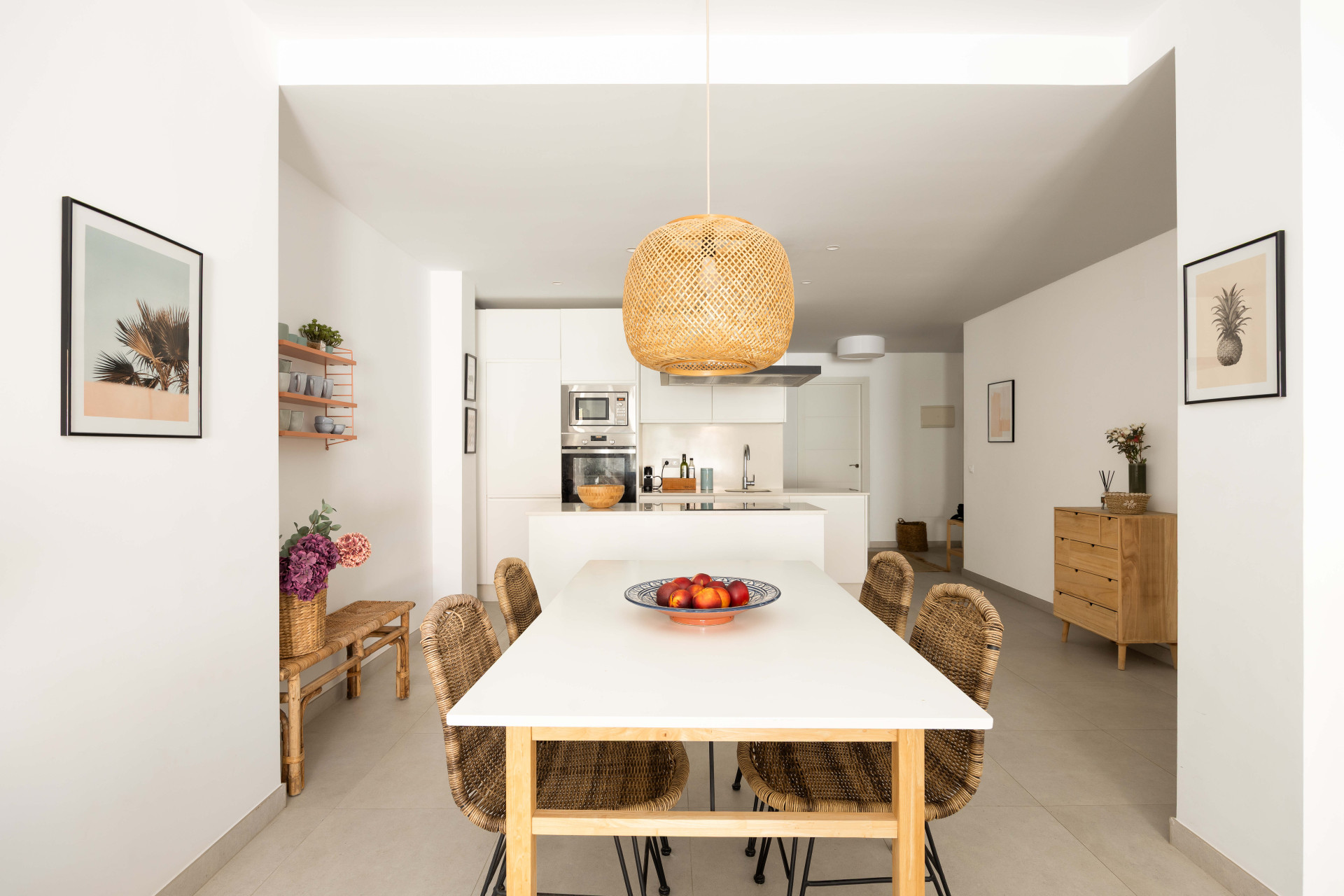 Luxury 3-bedroom apartment in Nueva Andalucía, close to the beach with sea views