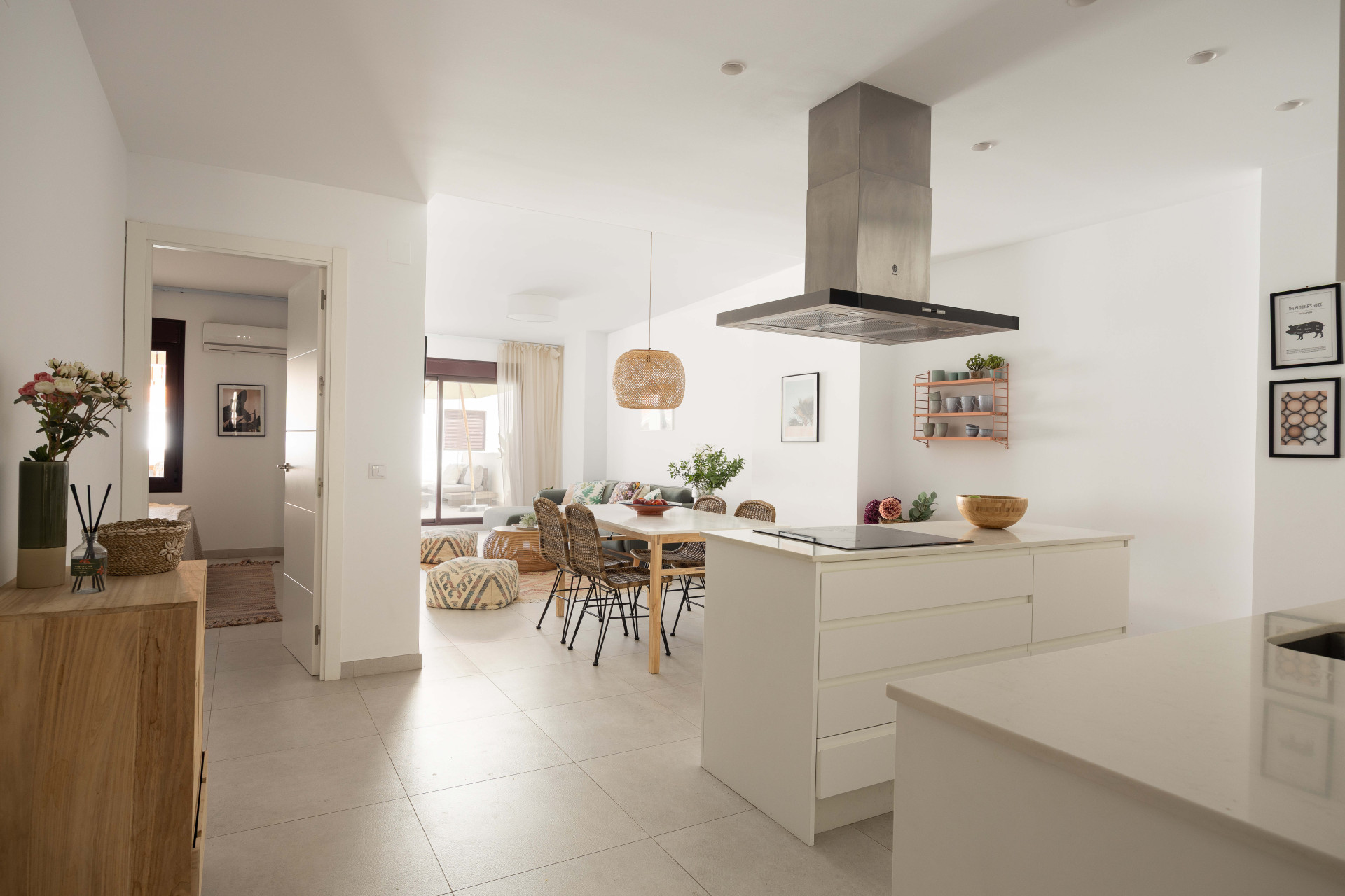 Luxury 3-bedroom apartment in Nueva Andalucía, close to the beach with sea views