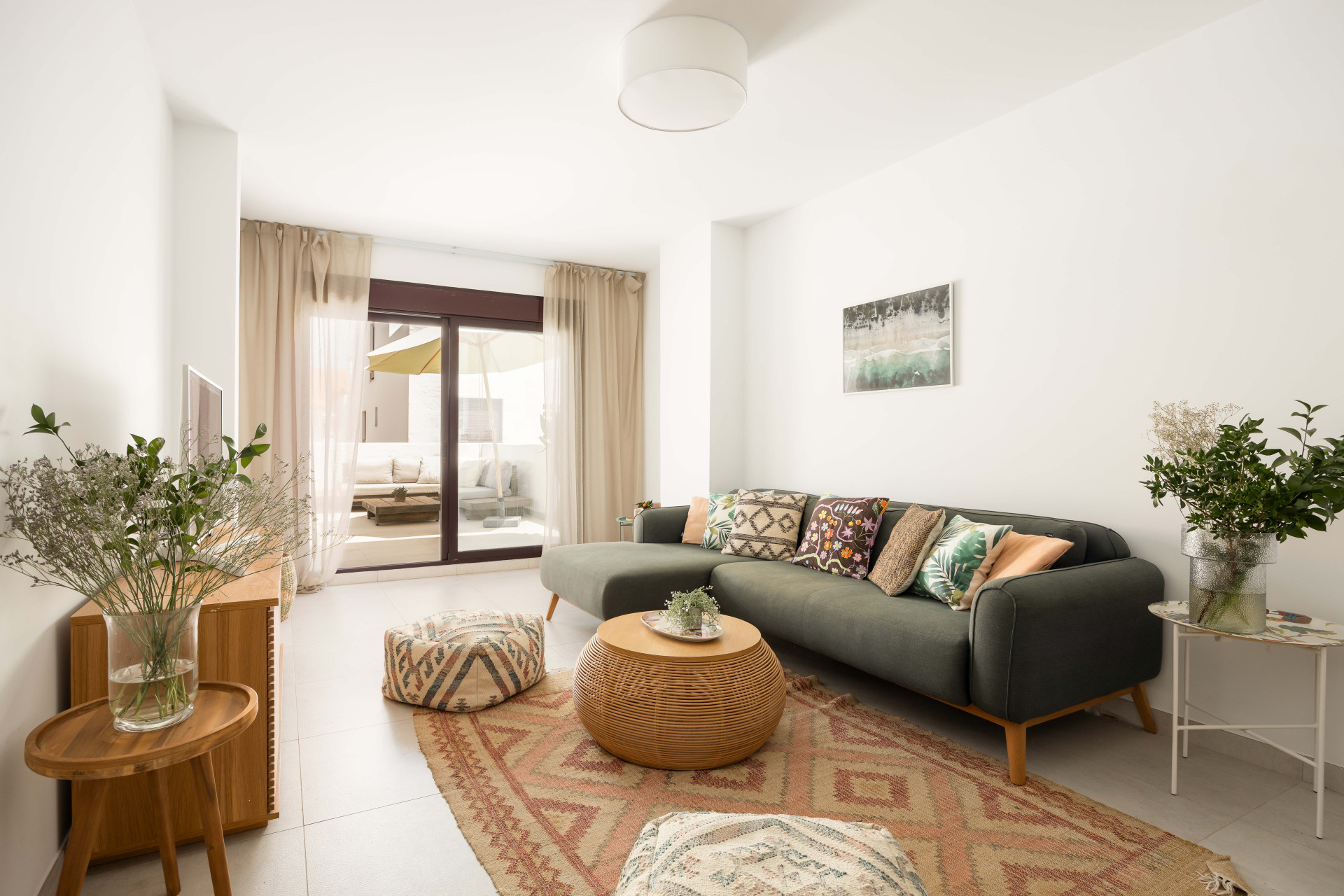 Luxury 3-bedroom apartment in Nueva Andalucía, close to the beach with sea views