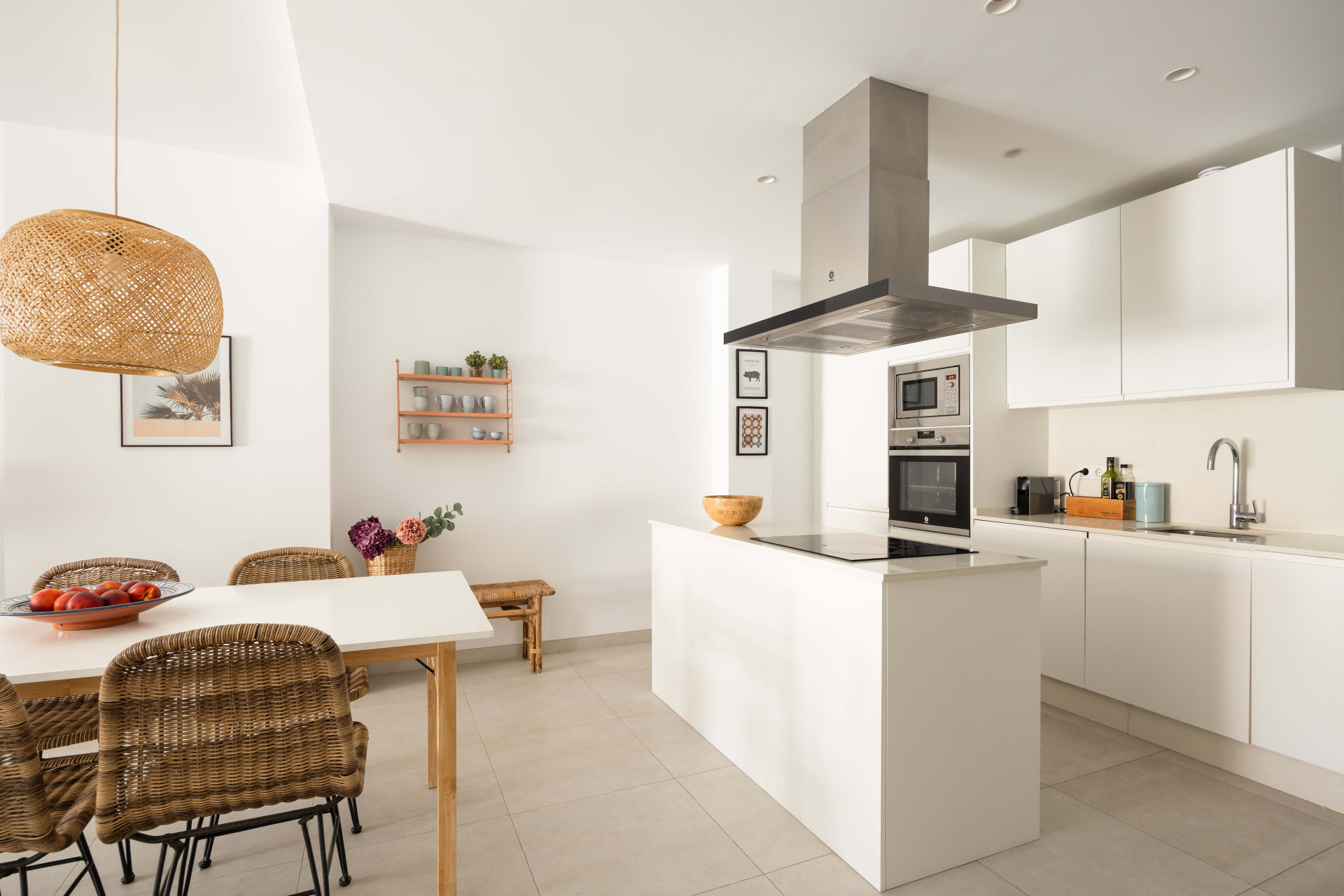 Luxury 3-bedroom apartment in Nueva Andalucía, close to the beach with sea views