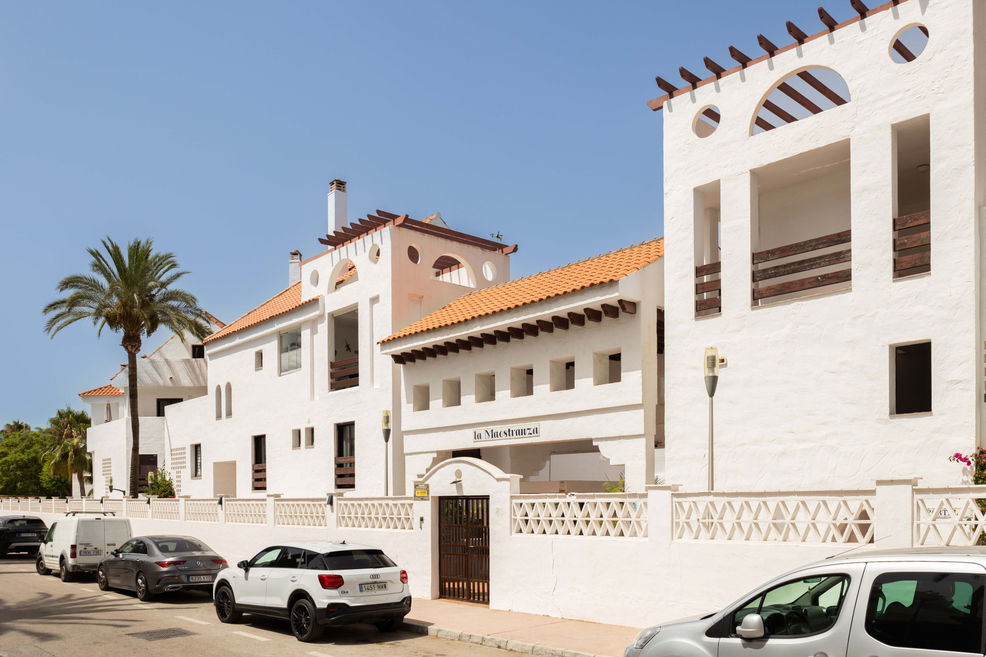Luxury 3-bedroom apartment in Nueva Andalucía, close to the beach with sea views