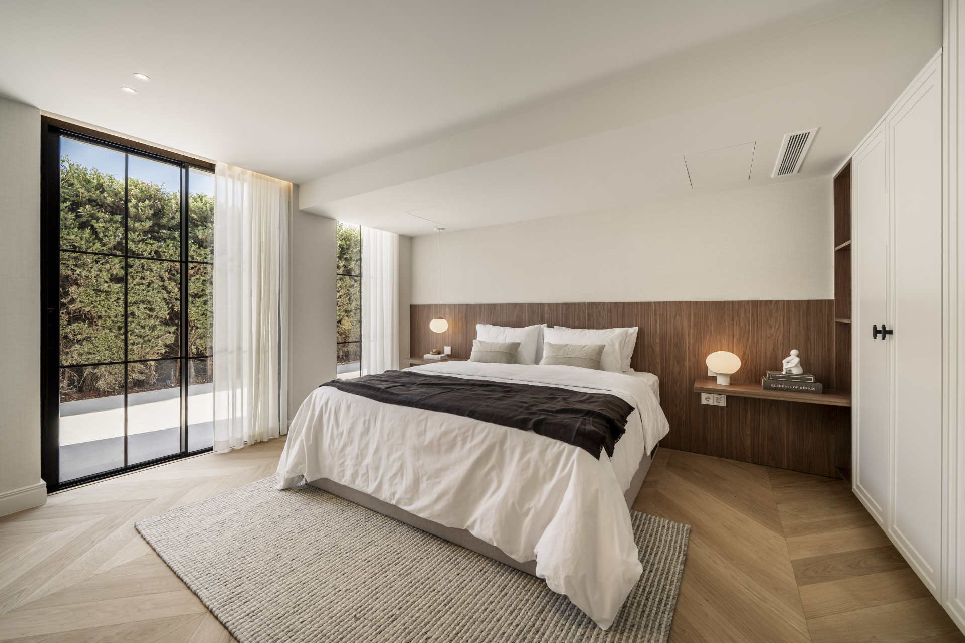 Nestled in the heart of Nueva Andalucía, Auriga 13 is a newly renovated villa offering a blend of comfort and style