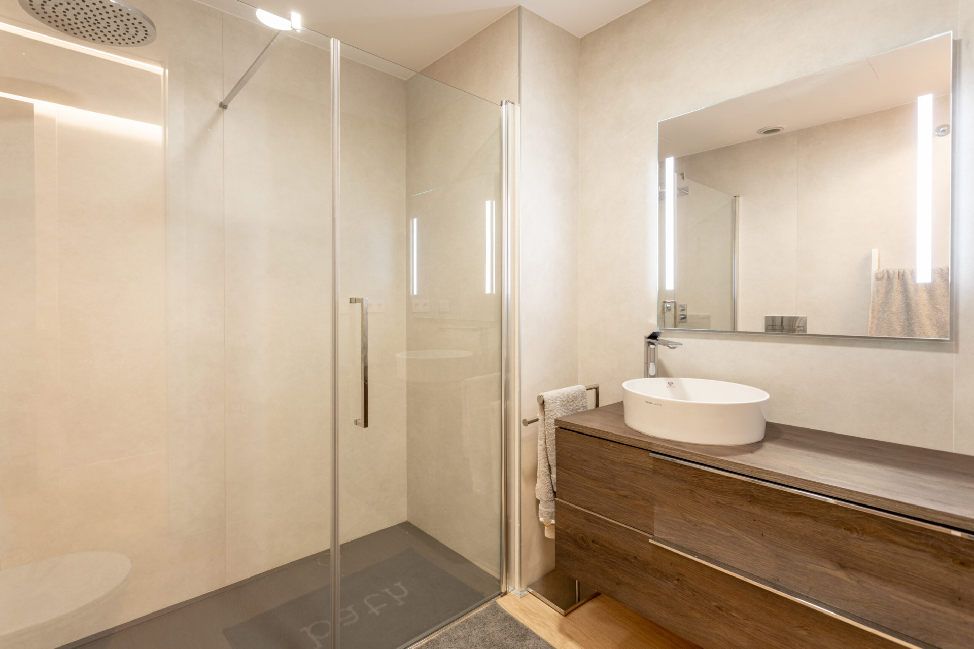 Luxuriöses First-Line Beach Apartment in Bahía de Estepona — Foto 16