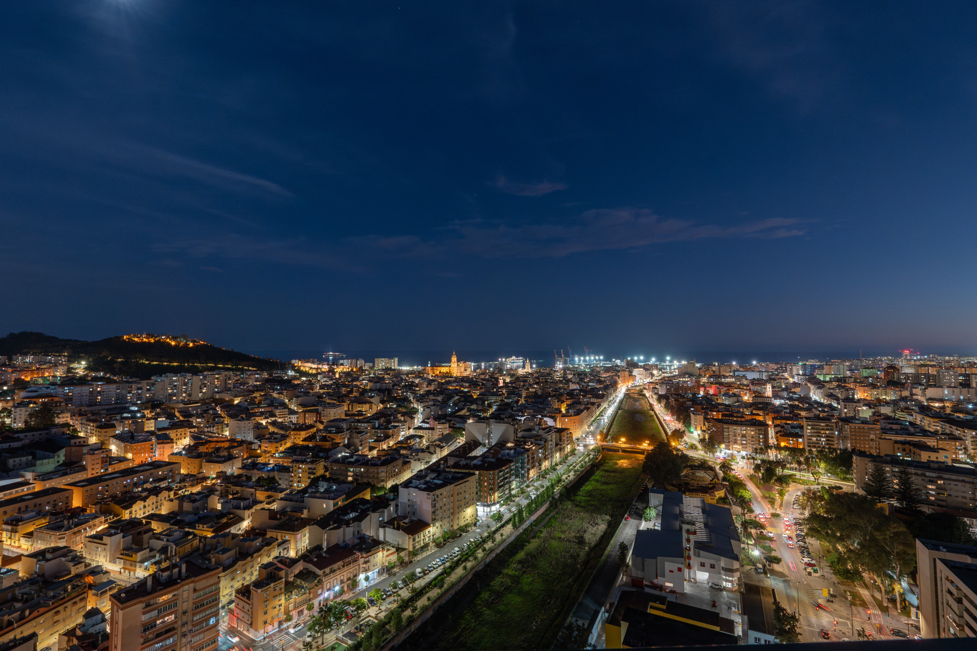 Luxuriöse Apartments in Malaga's Tallest Building — Foto 27
