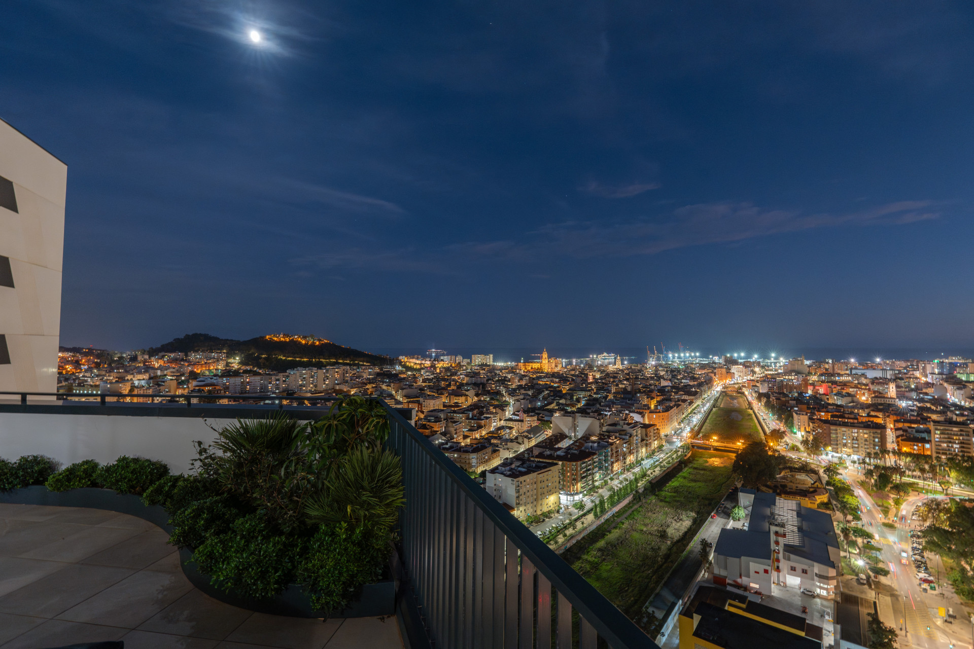 Luxuriöse Apartments in Malaga's Tallest Building — Foto 28