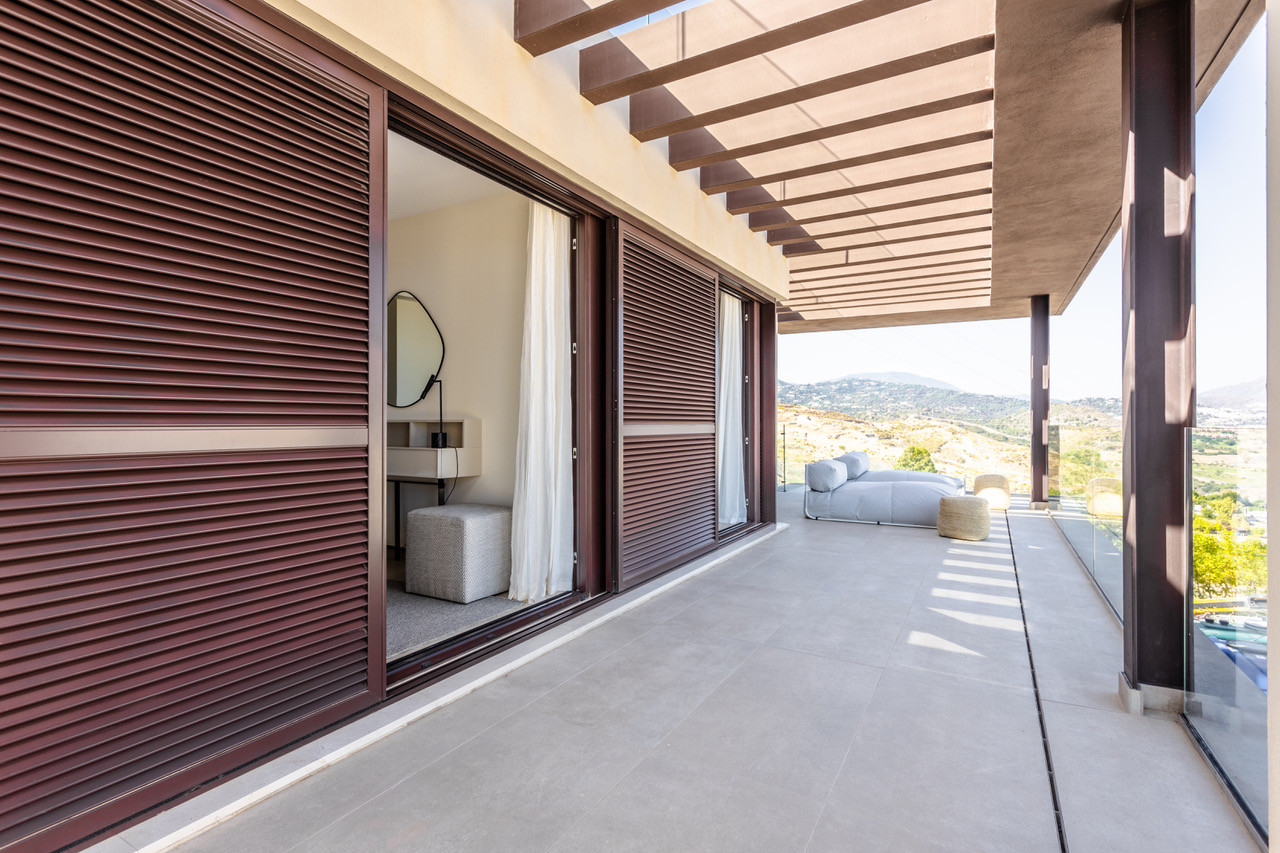 Luxe villa met panoramisch uitzicht in La Alqueria, Benahavis — foto 18