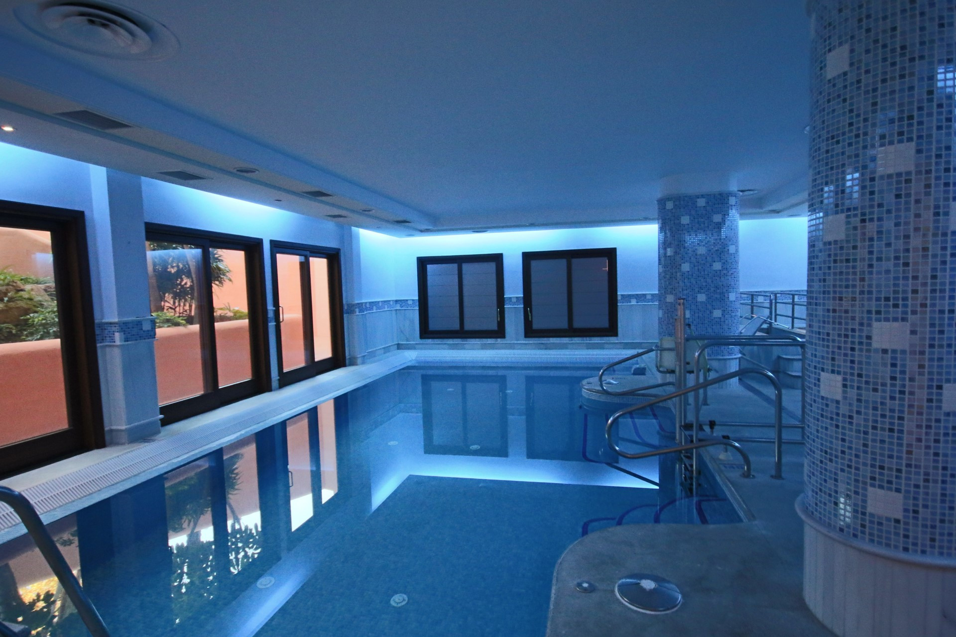 Lujoso Apartamento en Mar Azul, Estepona — foto 20