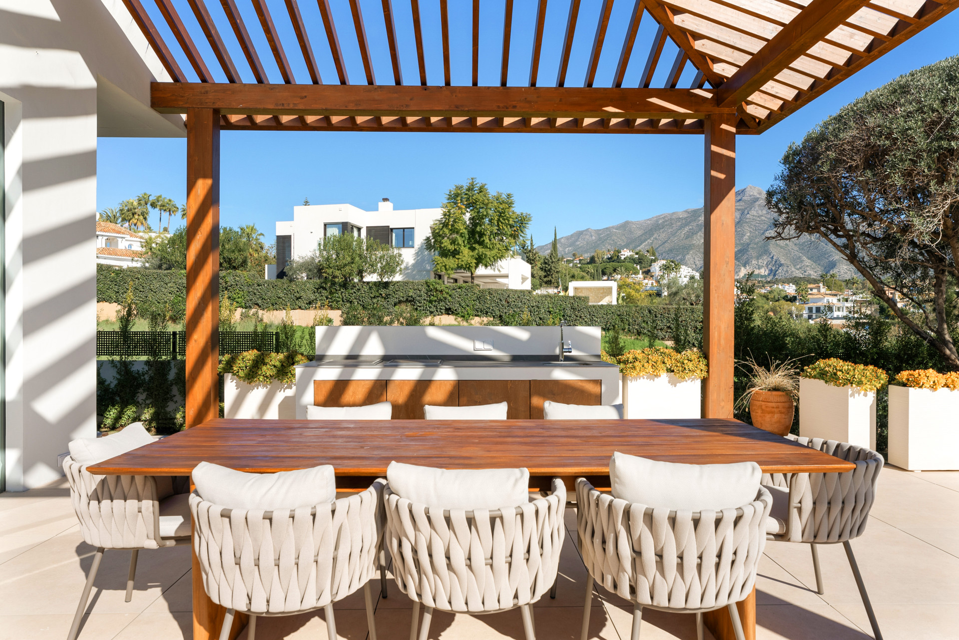 Stunning First Line Golf Villa in Nueva Andalucia — Foto 19