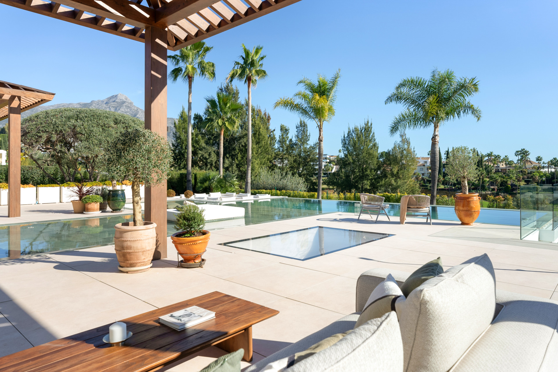 Stunning First Line Golf Villa in Nueva Andalucia — Foto 20