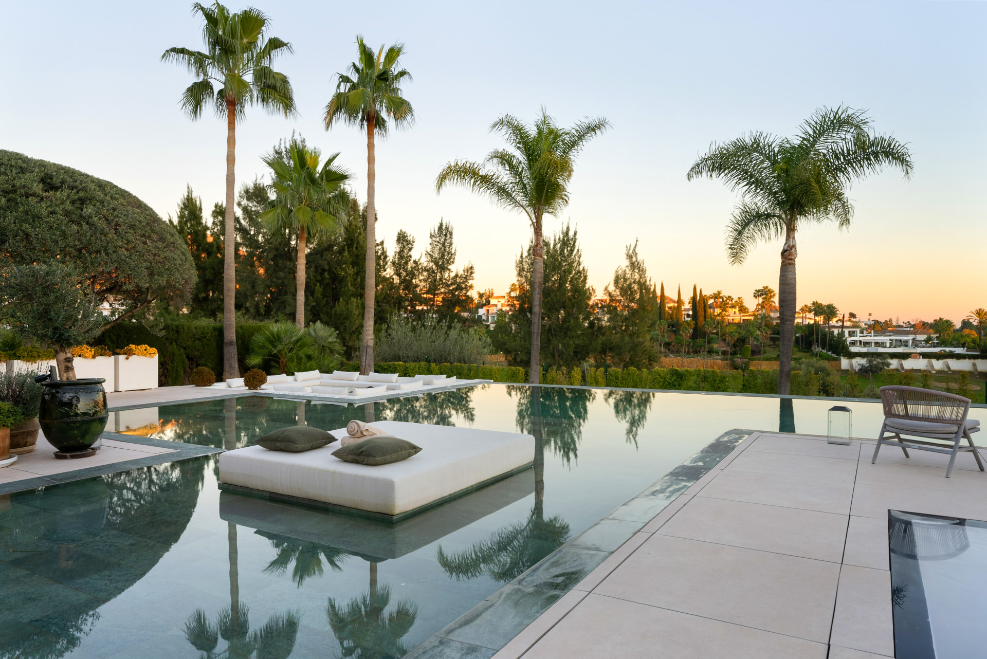 Stunning First Line Golf Villa in Nueva Andalucia — Foto 22