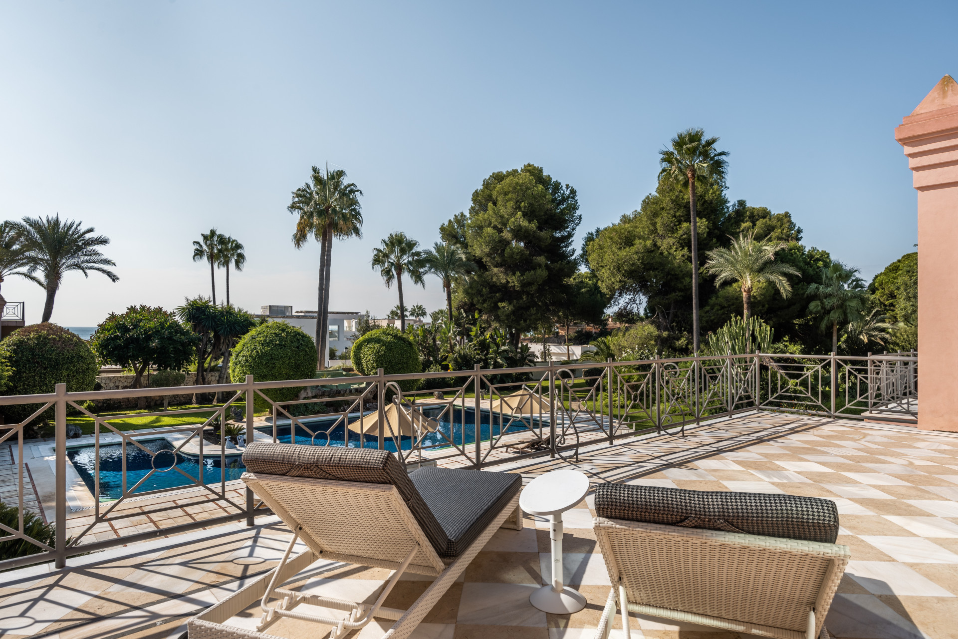Exquisite Eight-Bedroom Villa mit eigenem Tennisplatz in Paraiso Barronal, Estepona — Foto 20