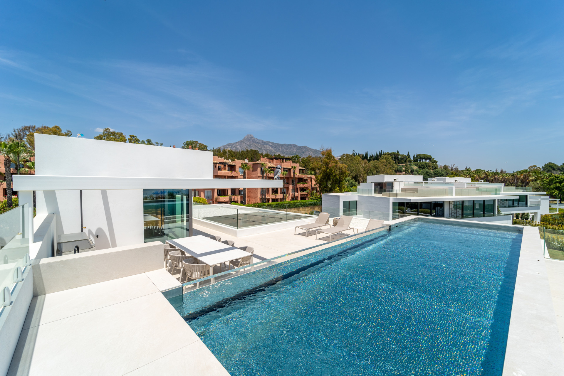 Luxury Villa in Marbella's Golden Mile with Stunning Sea Views — photo 26