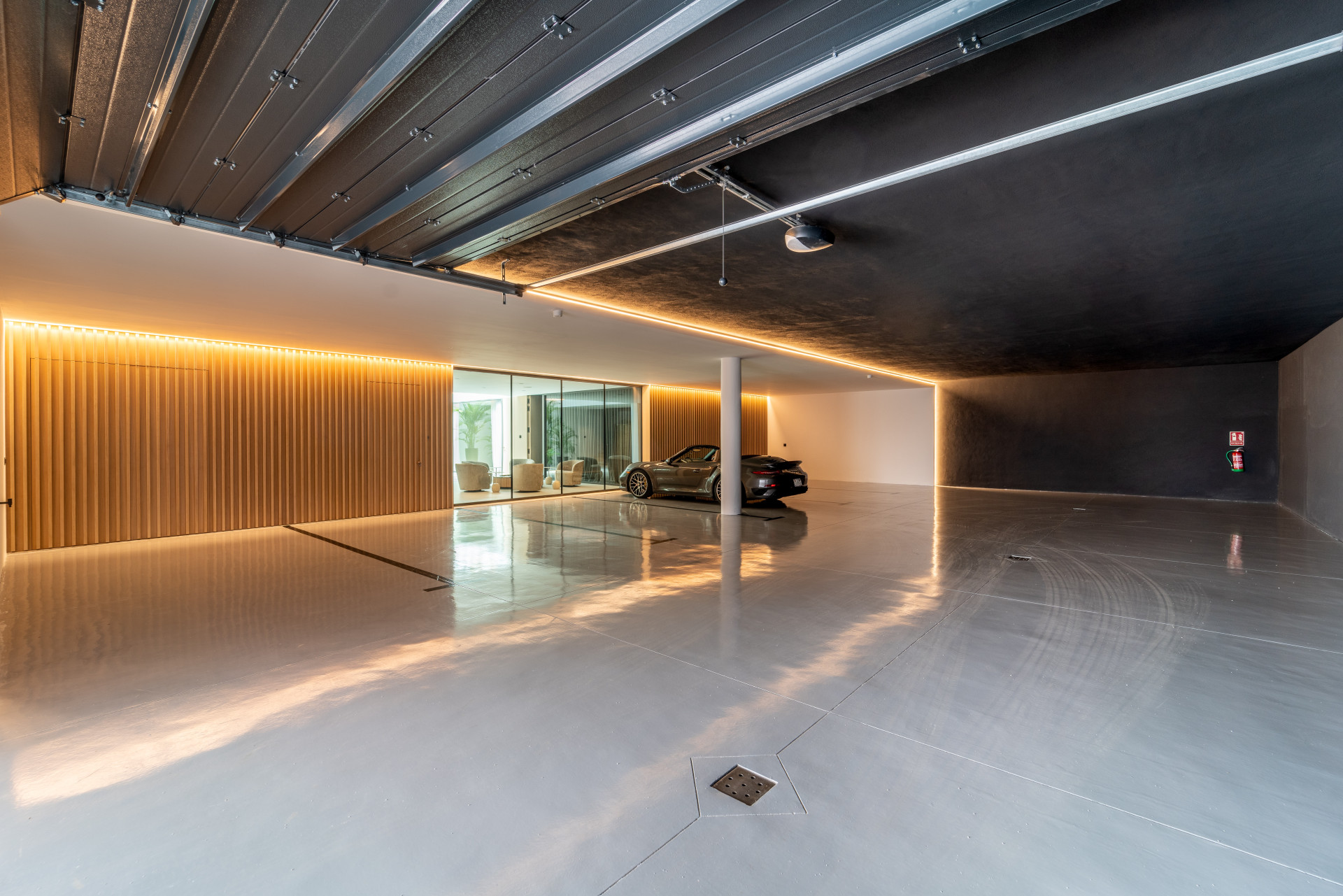 Luxury Villa in Marbella's Golden Mile with Stunning Sea Views — photo 22