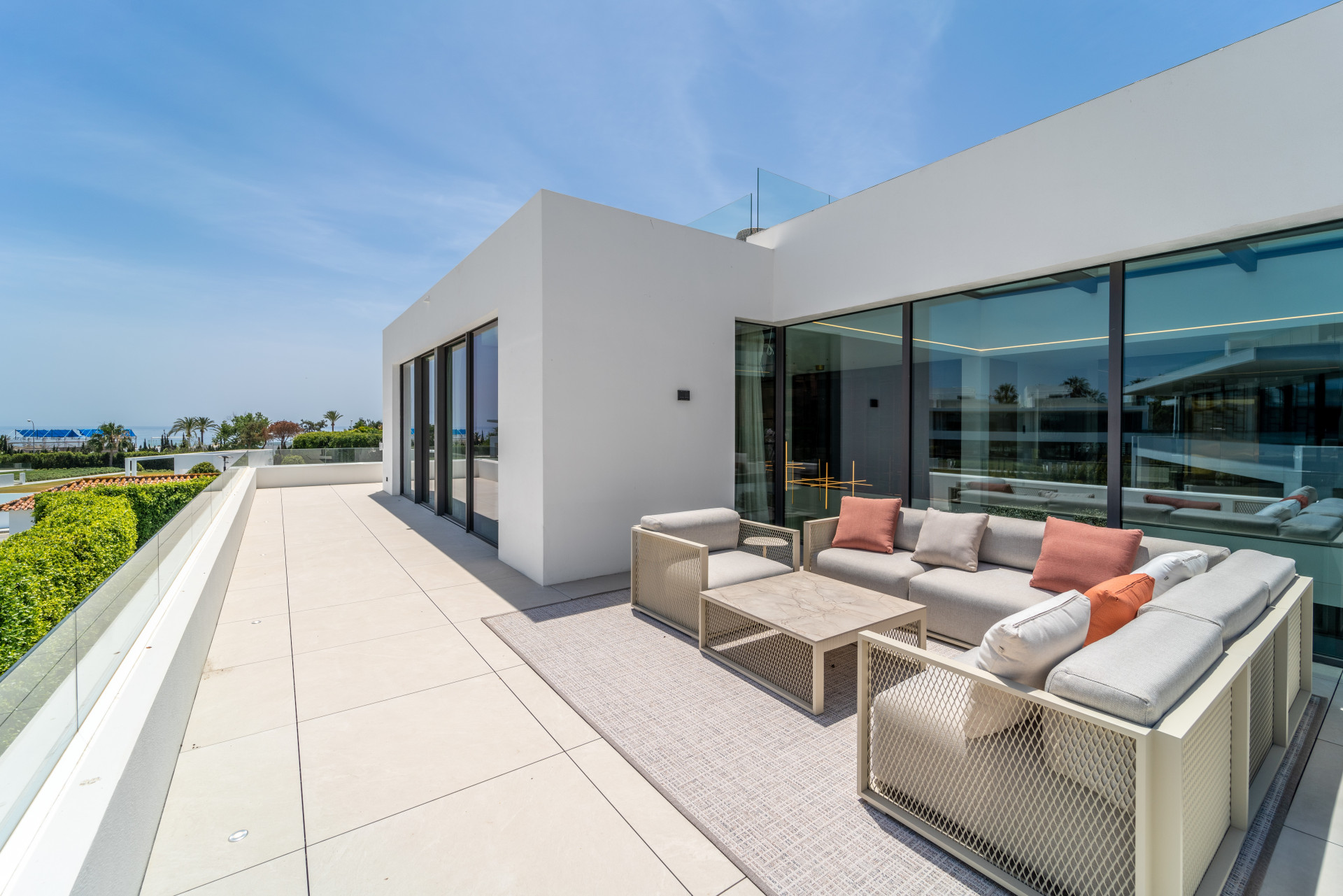 Luxury Villa in Marbella's Golden Mile with Stunning Sea Views — photo 23