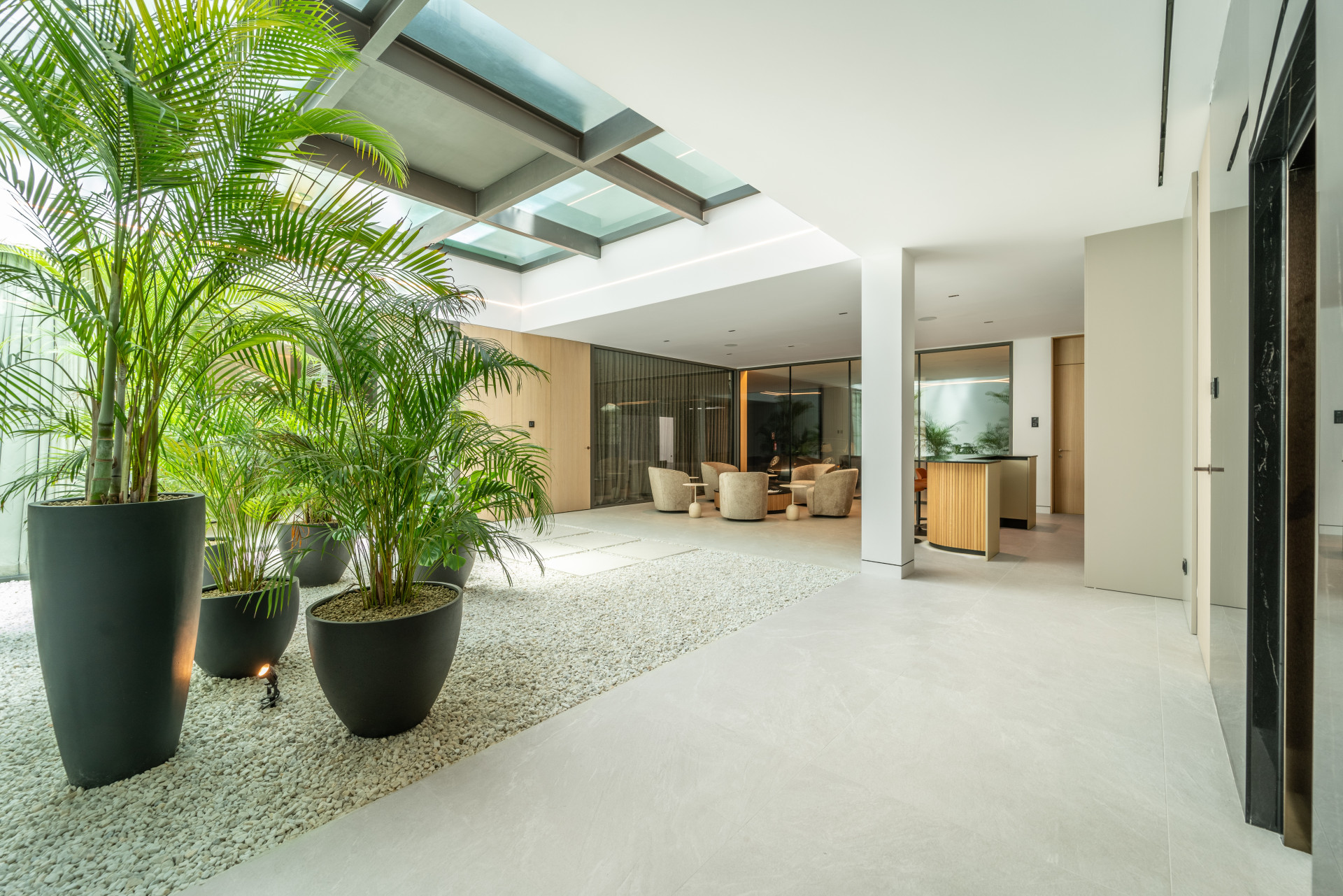 Luxury Villa in Marbella's Golden Mile with Stunning Sea Views — photo 20