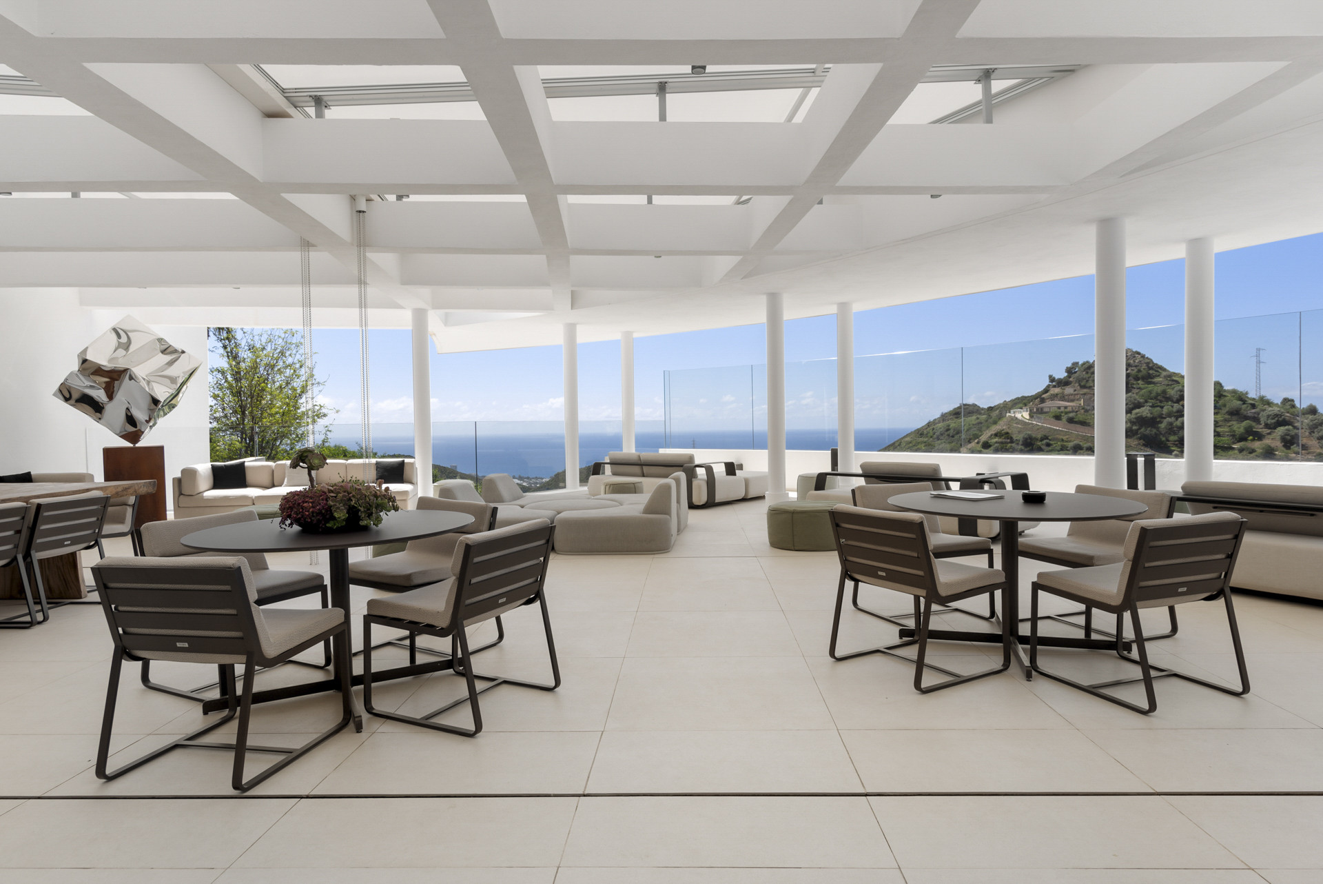 Idyllische 3-slaapkamer appartement in Palo Alto, Marbella met prachtig uitzicht op zee — foto 19