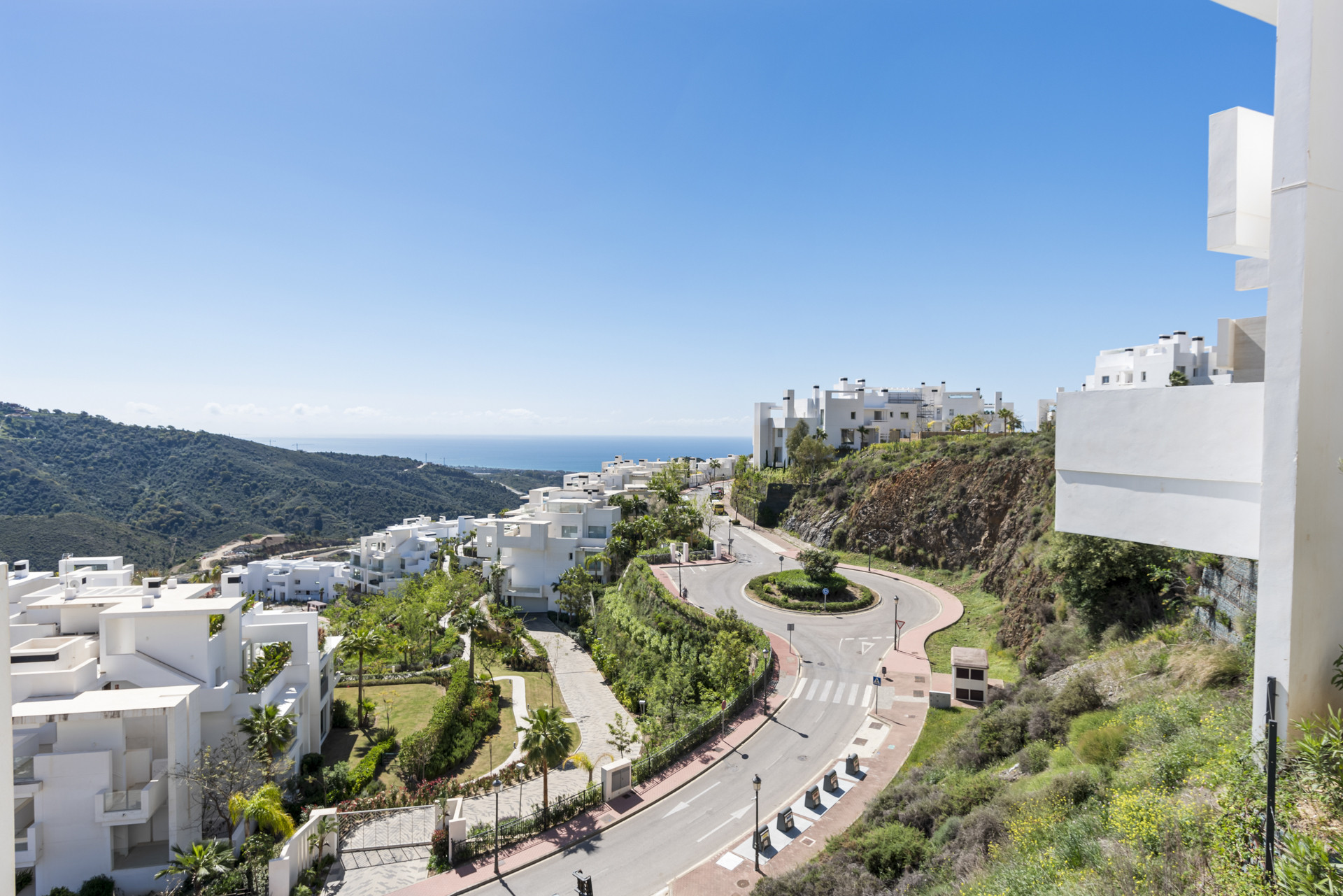 Idyllische 3-slaapkamer appartement in Palo Alto, Marbella met prachtig uitzicht op zee — foto 23
