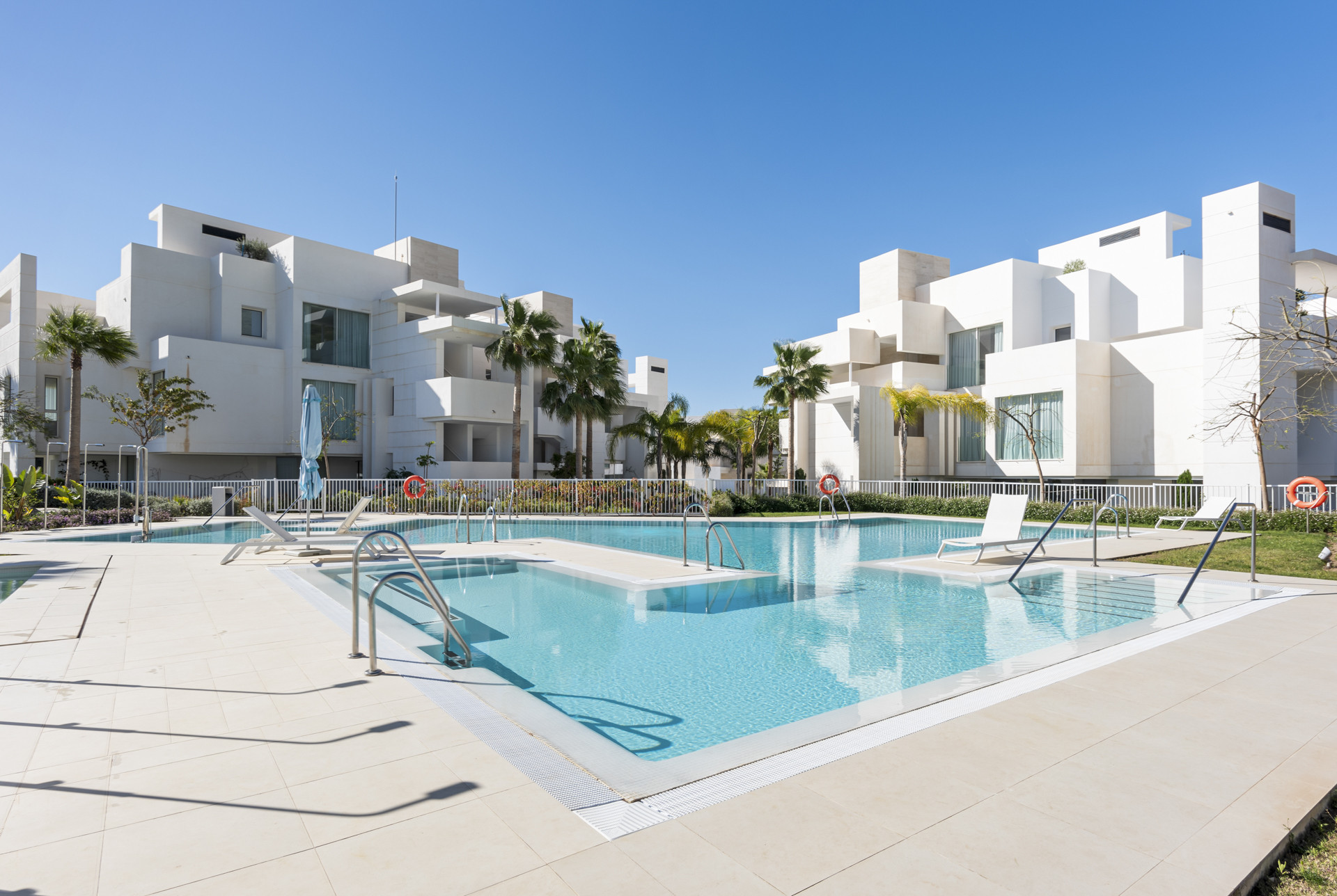 Idyllische 3-slaapkamer appartement in Palo Alto, Marbella met prachtig uitzicht op zee — foto 18