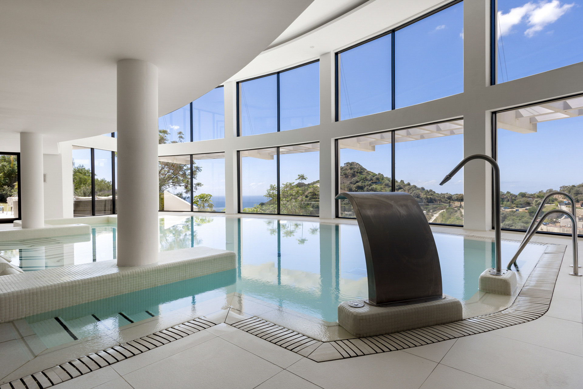 Idyllische 3-slaapkamer appartement in Palo Alto, Marbella met prachtig uitzicht op zee — foto 21